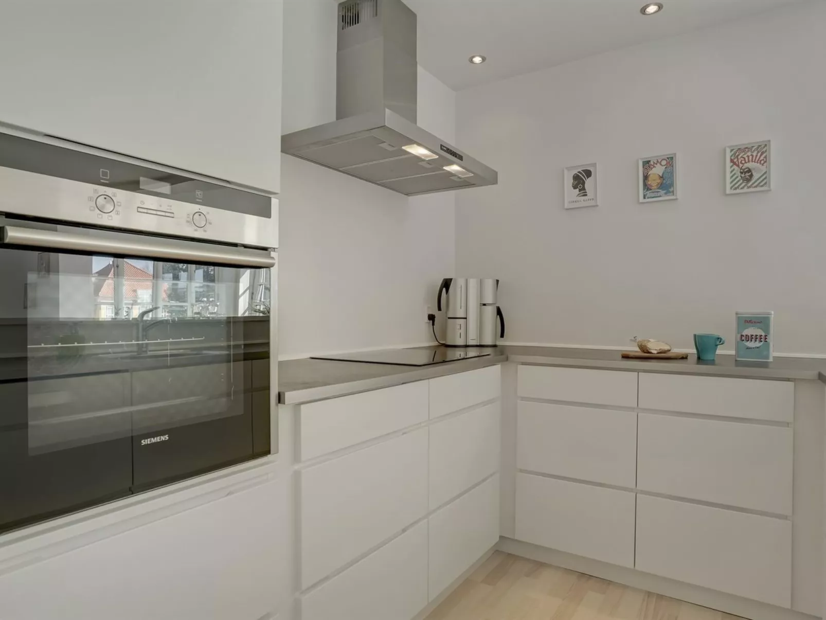 "Janes" - 400m from the sea-Binnen