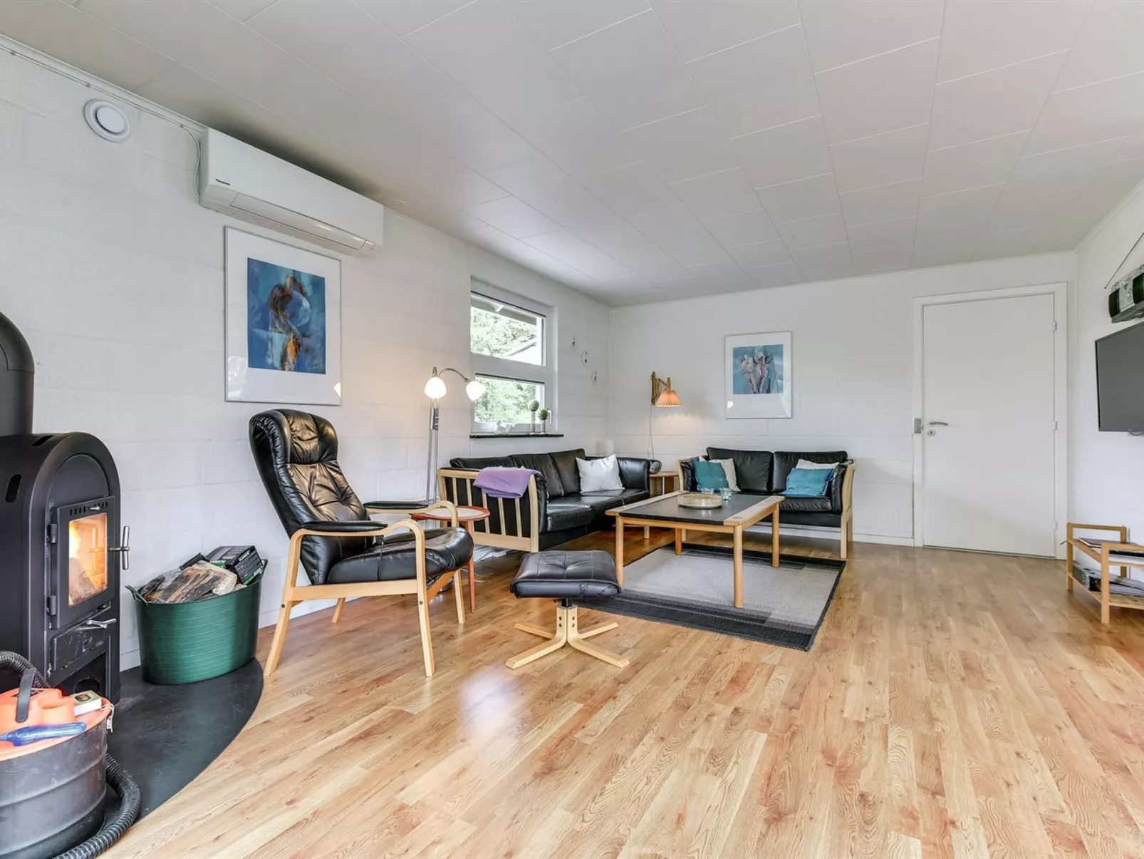 "Vicky" - 4km from the sea-Binnen