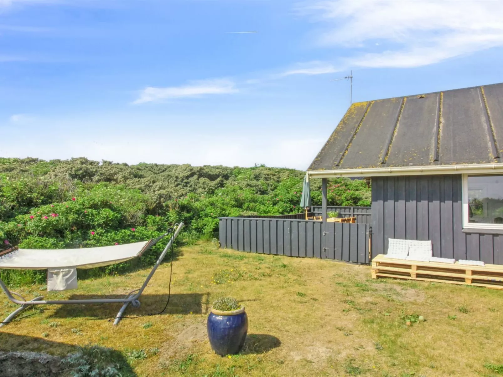 "Harry" - 100m from the sea-Buiten