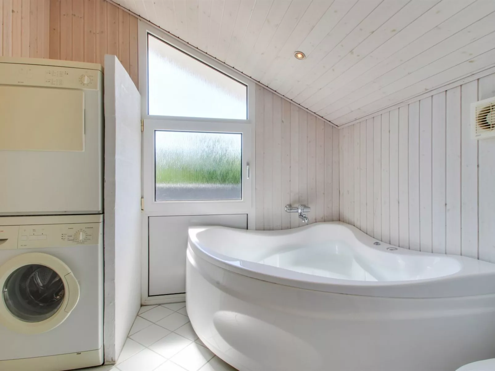 "Edmer" - 50m from the sea-Binnen