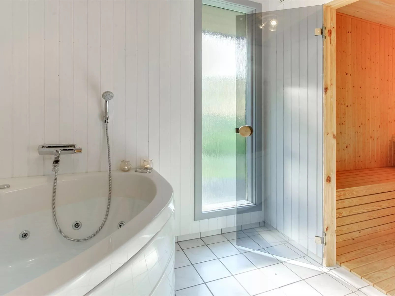 "Elona" - 950m from the sea-Binnen