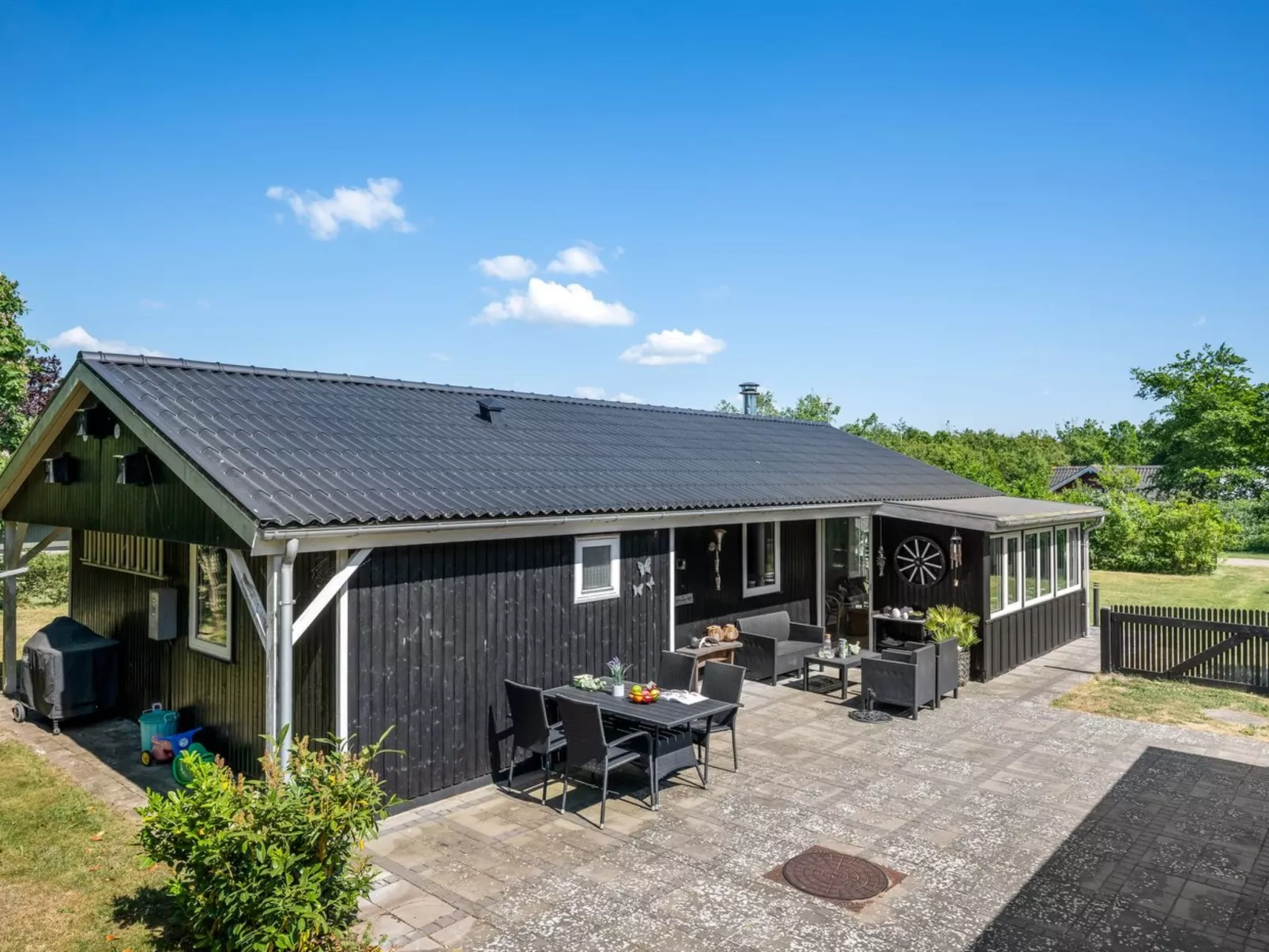 "Sebine" - 400m to the fjord-Buiten