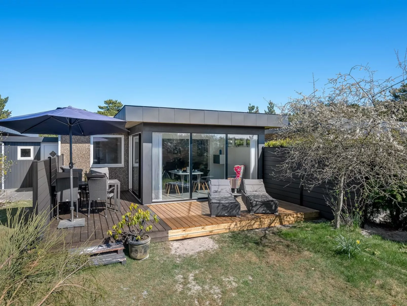 "Clemence" - 900m from the sea-Buiten