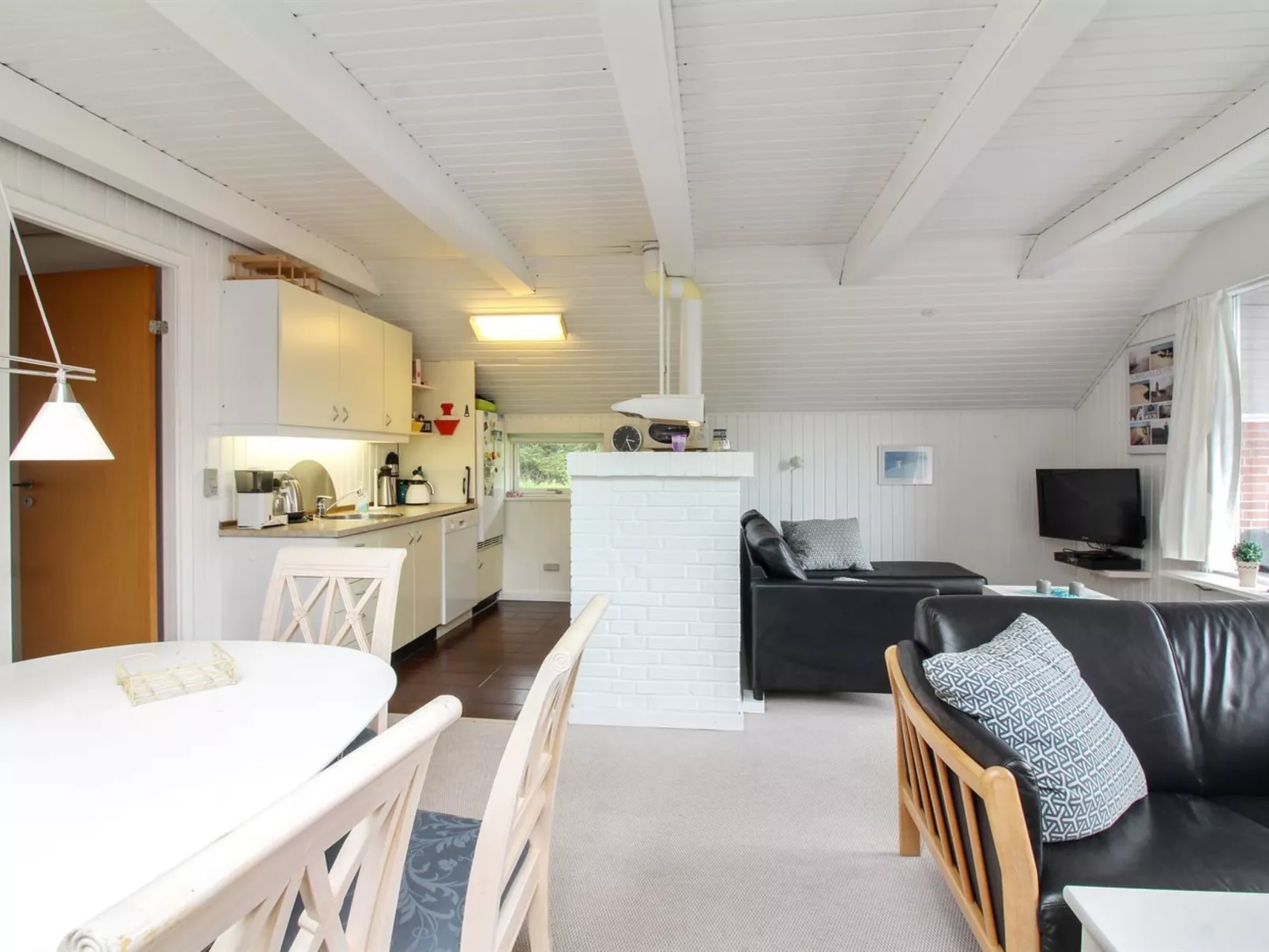 "Halli" - 700m from the sea-Binnen