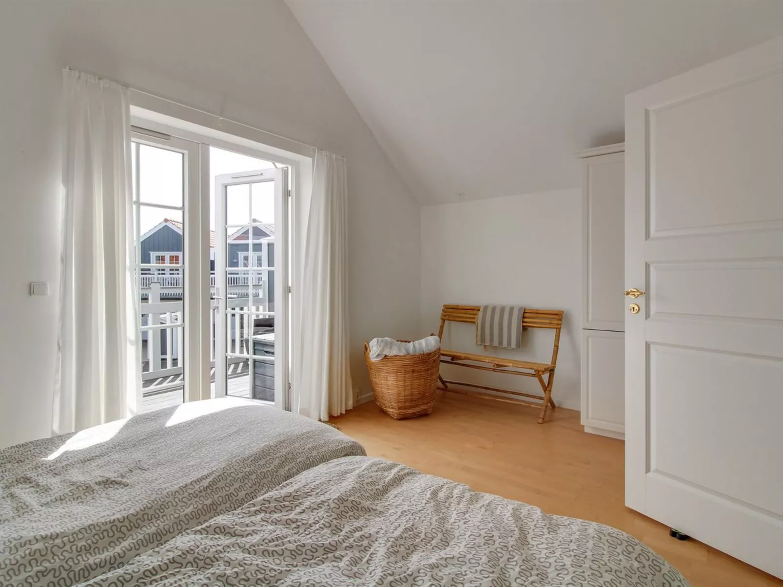 "Vinny" - 1.2km from the sea-Binnen