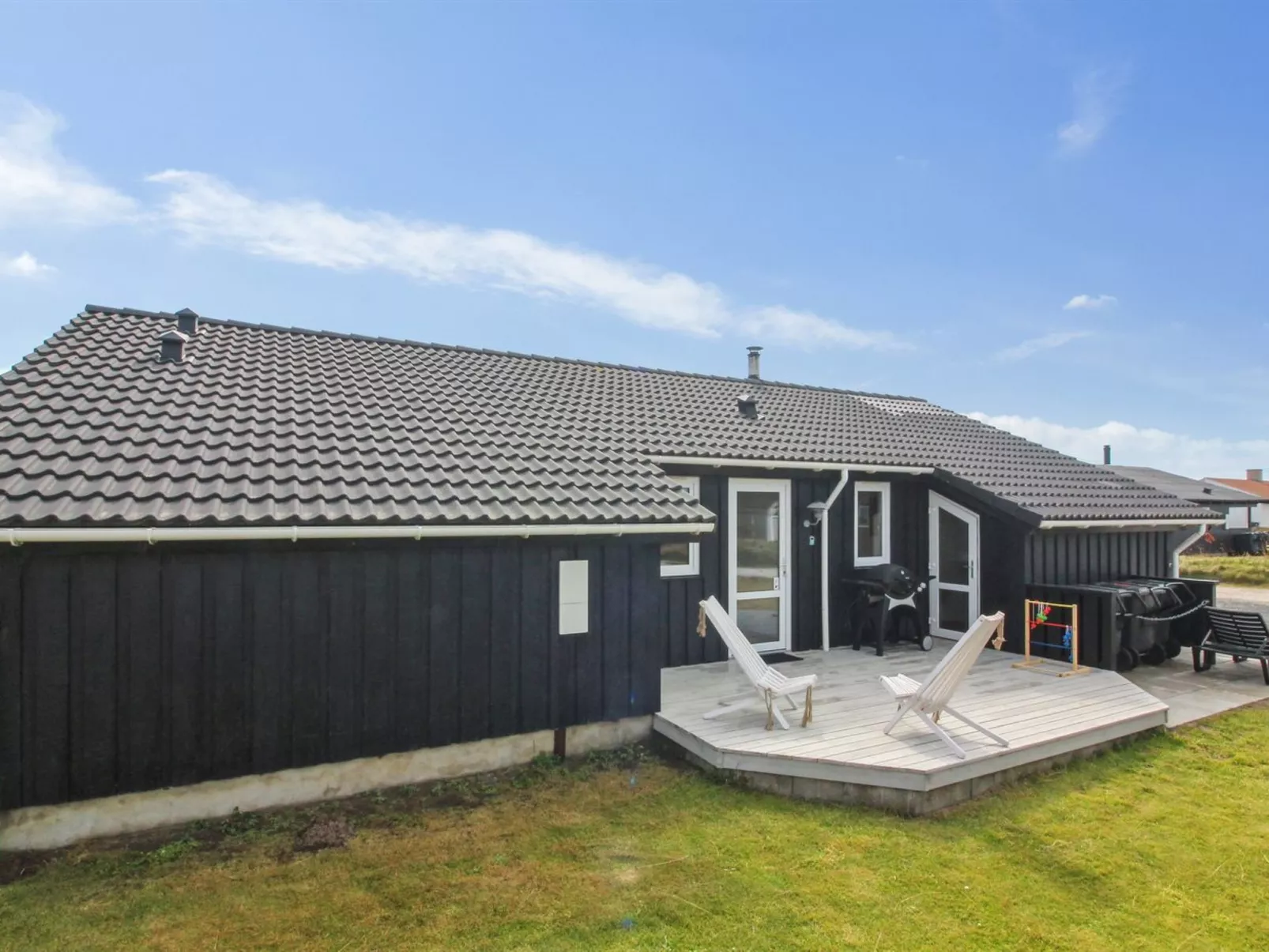 "Eyvin" - 100m from the sea-Buiten