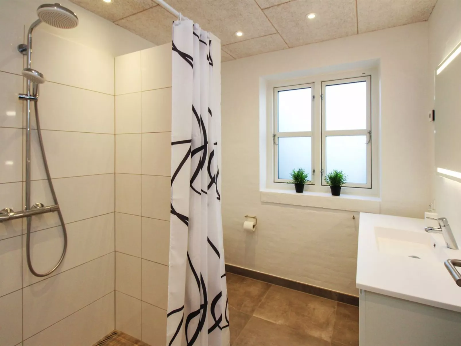 "Halldis" - 600m from the sea-Binnen