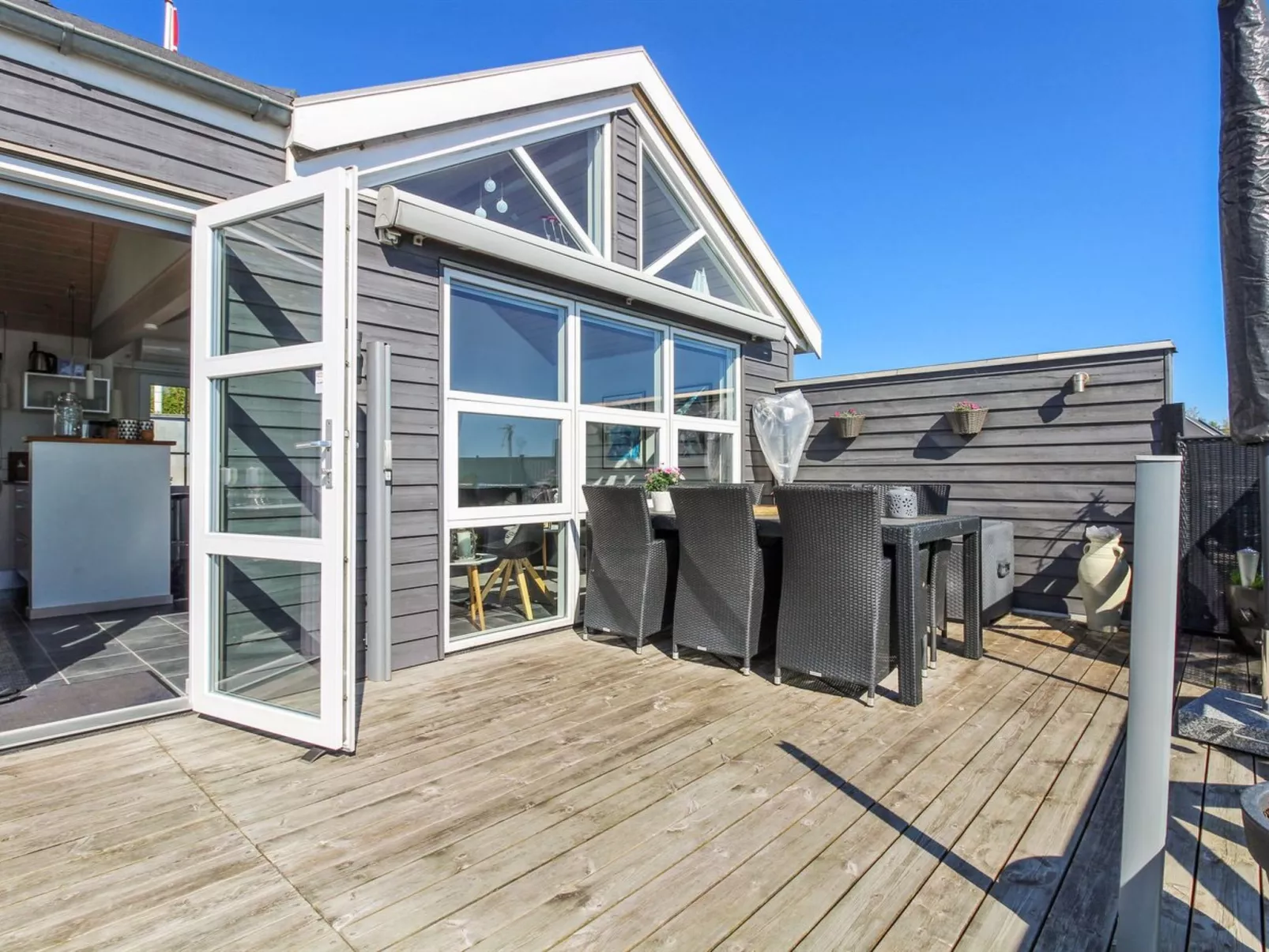 "Grim" - 5m from the sea-Buiten