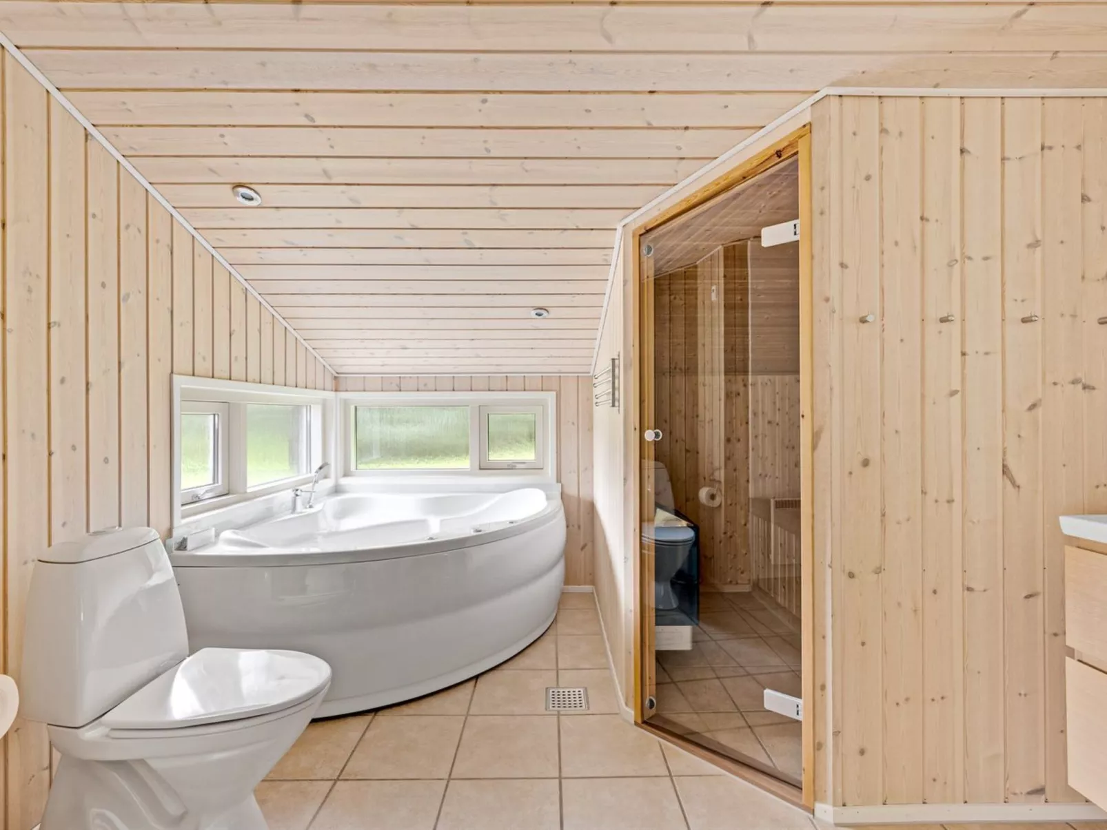 "Into" - 400m from the sea-Binnen