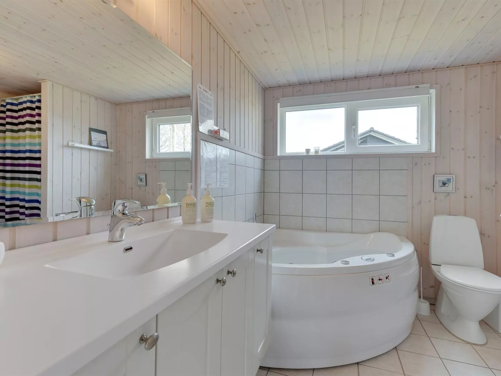 "Darja" - 300m from the sea-Binnen