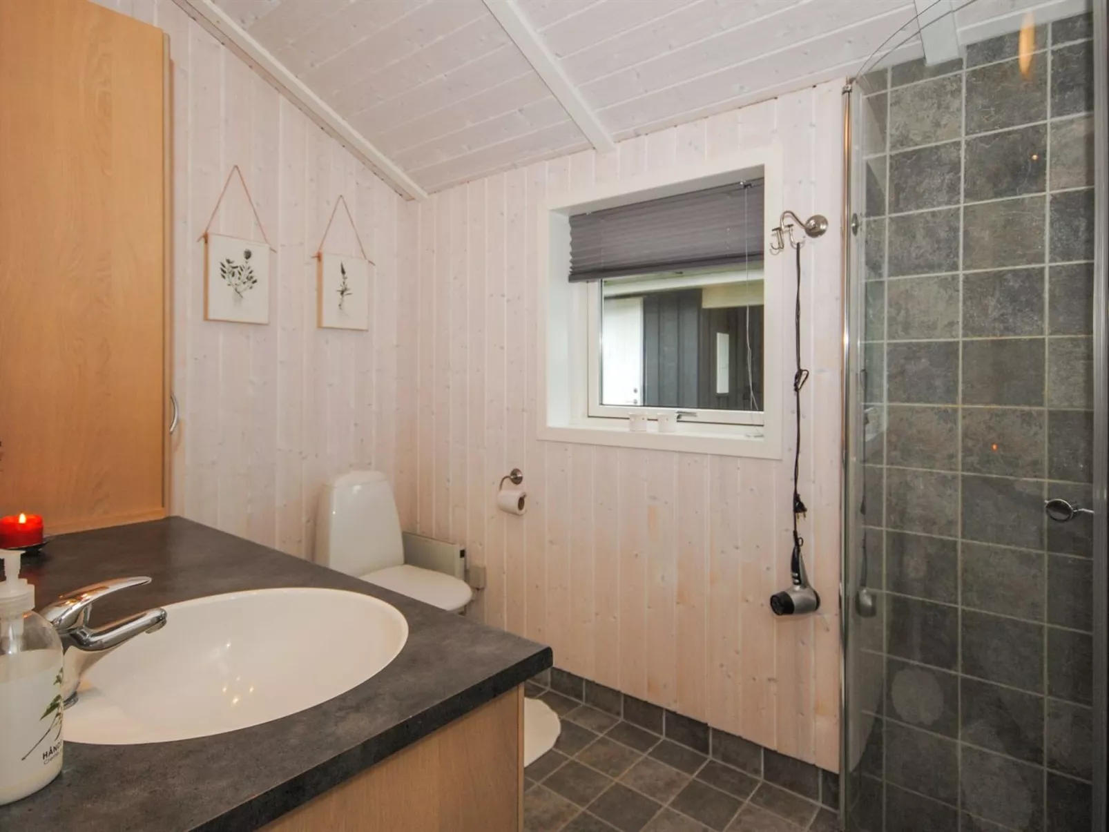 "Evelina" - 150m to the fjord-Binnen