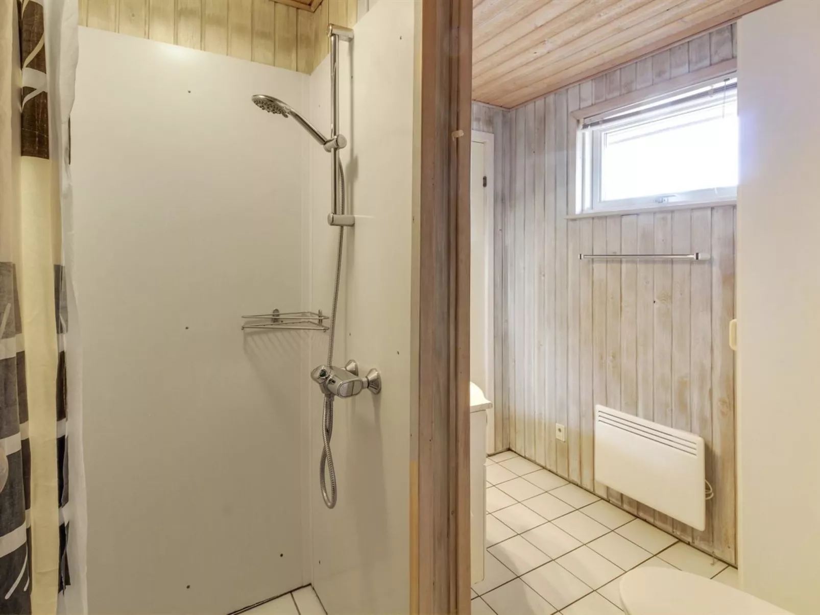 "Reidar" - 1km from the sea-Binnen