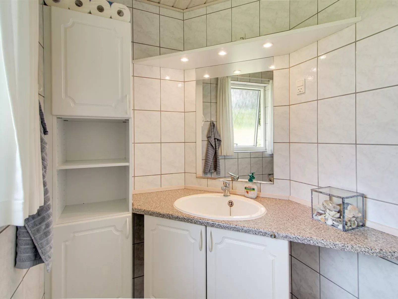 "Ernestina" - 500m from the sea-Binnen