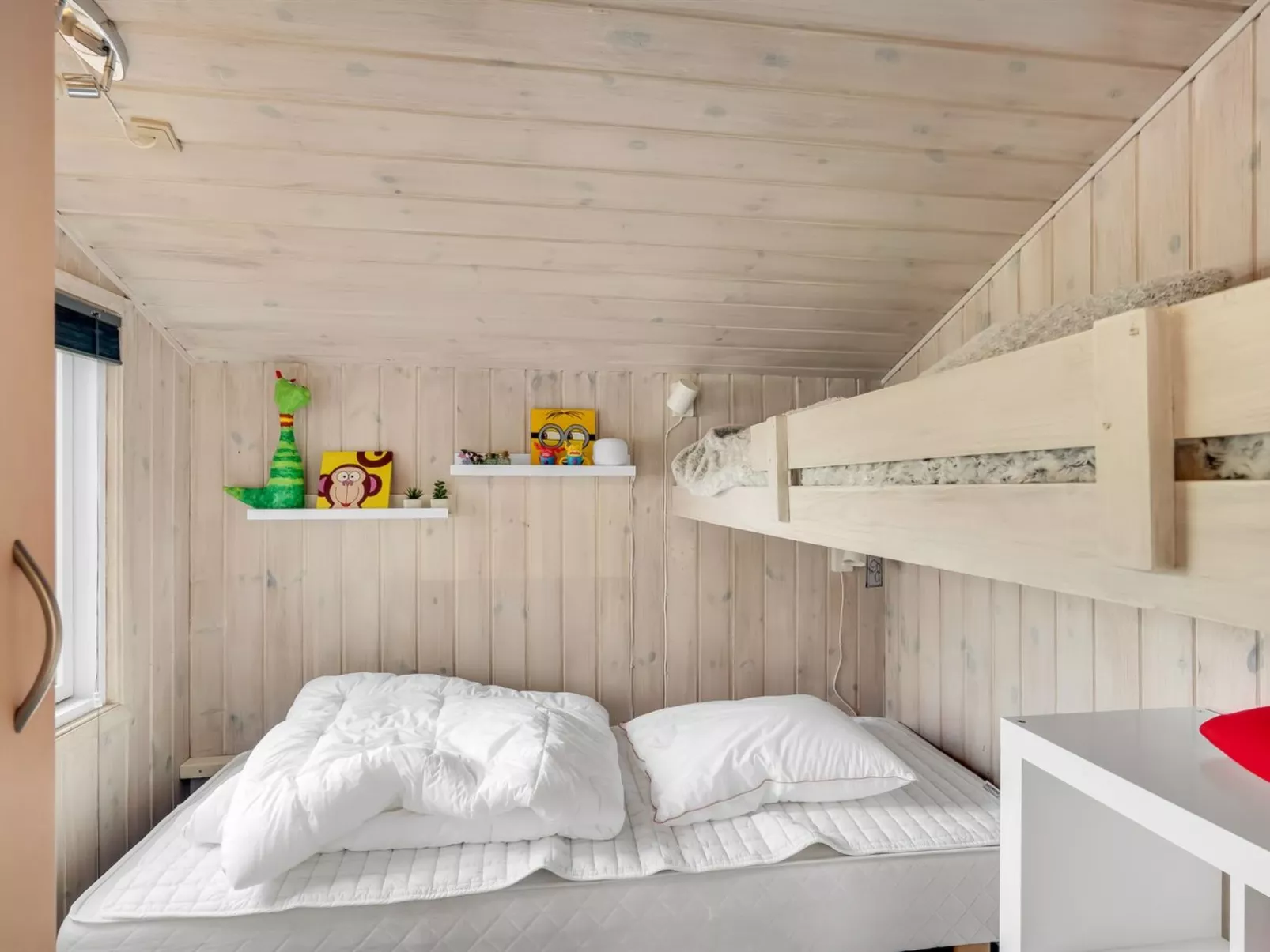 "Titta" - 150m to the fjord-Binnen