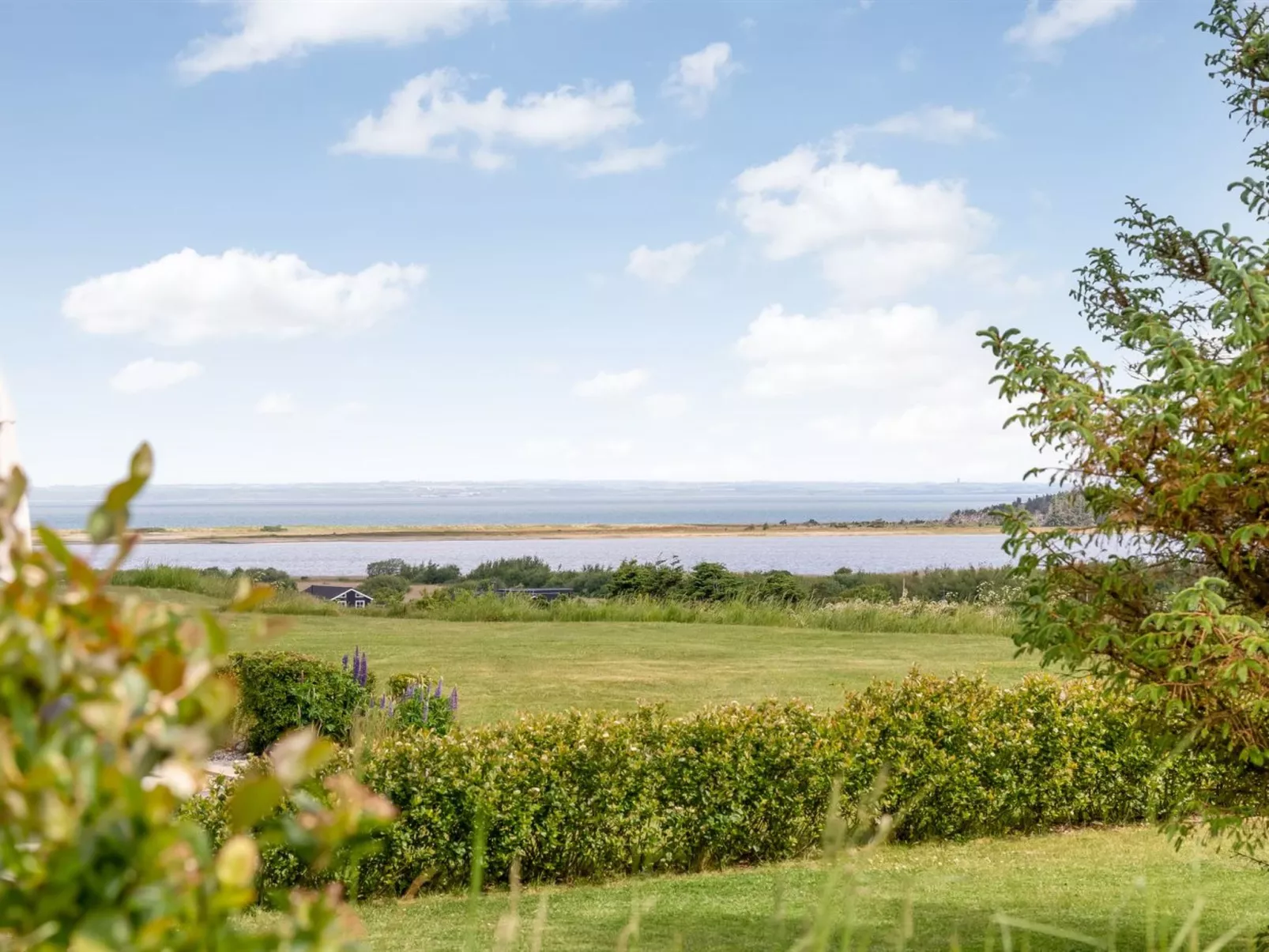 "Tanna" - 330m to the fjord-Buiten