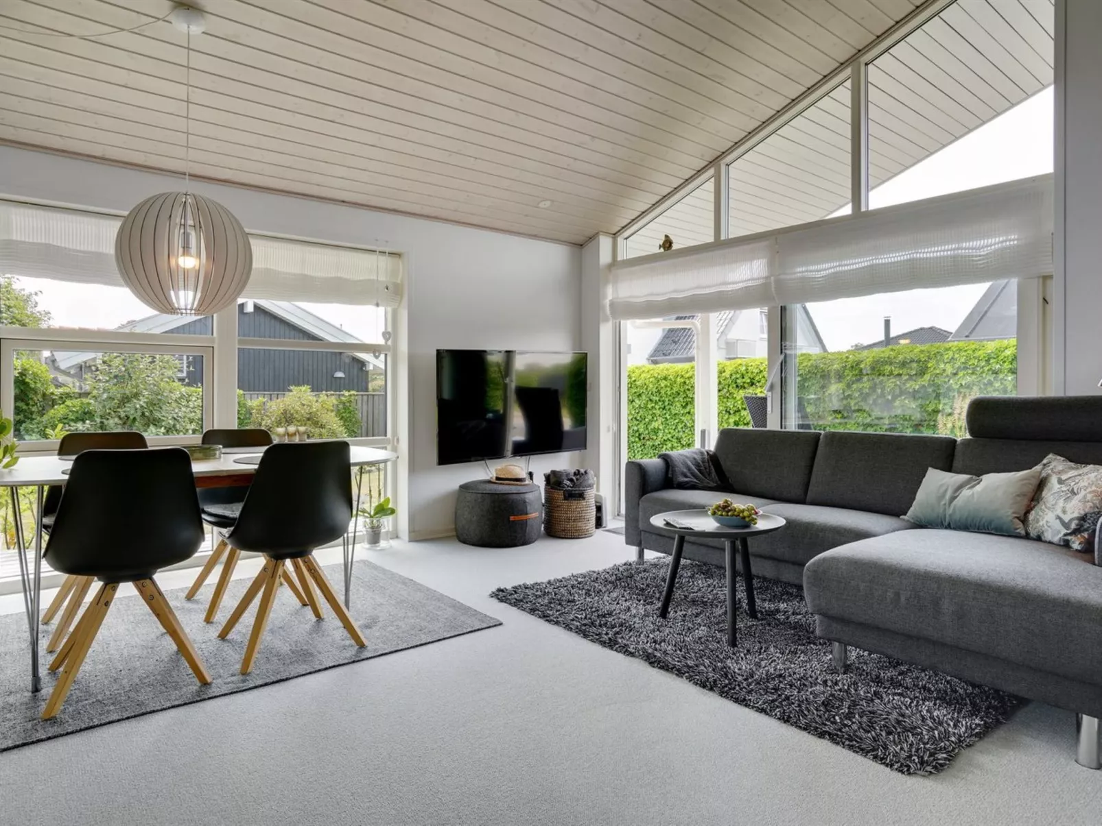 "Sjarlotte" - 100m from the sea-Binnen