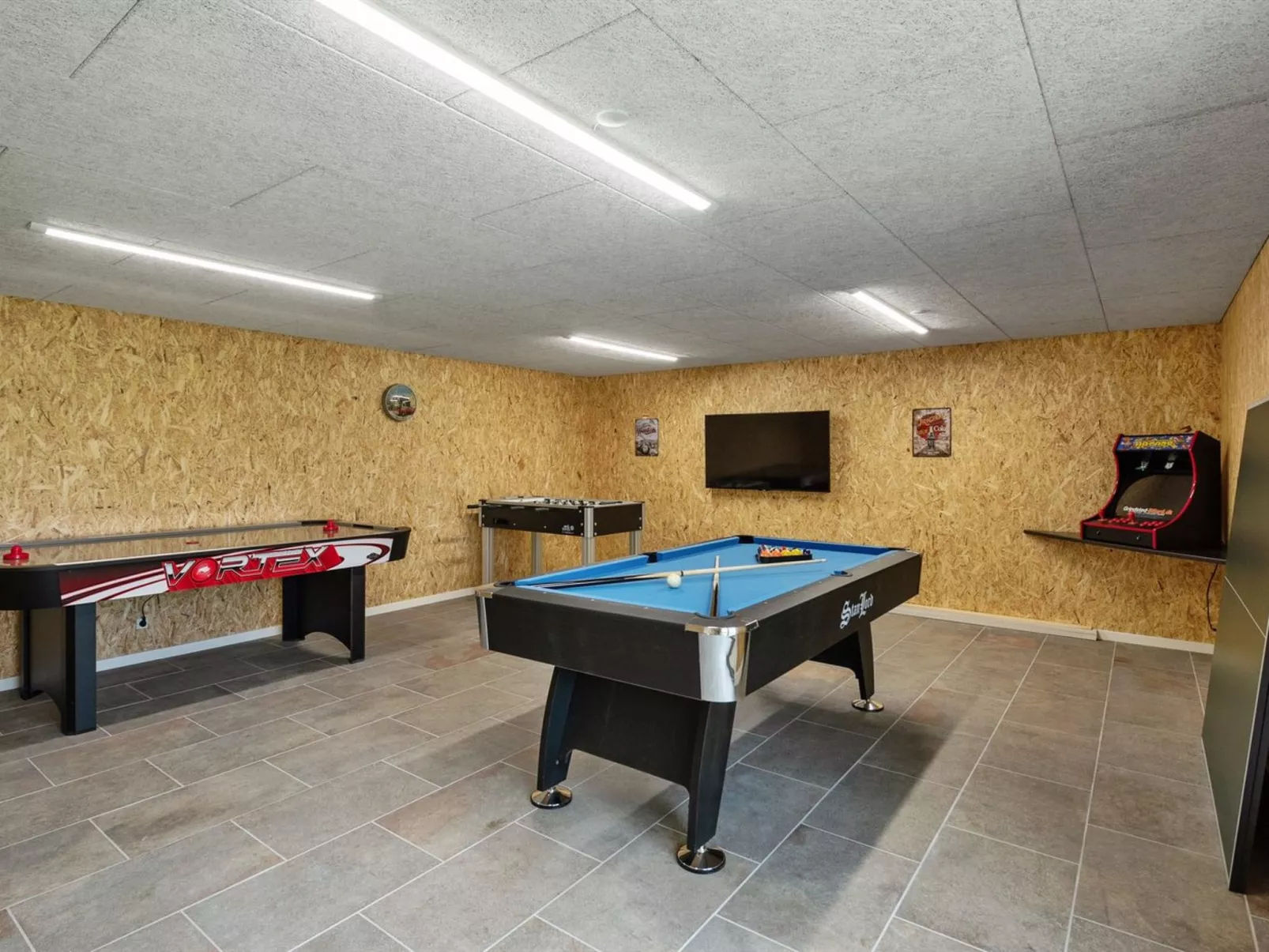 "Helina" - 180m from the sea-Binnen