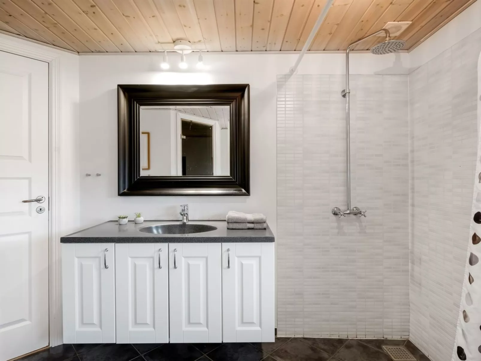 "Silvia" - 300m to the fjord-Binnen