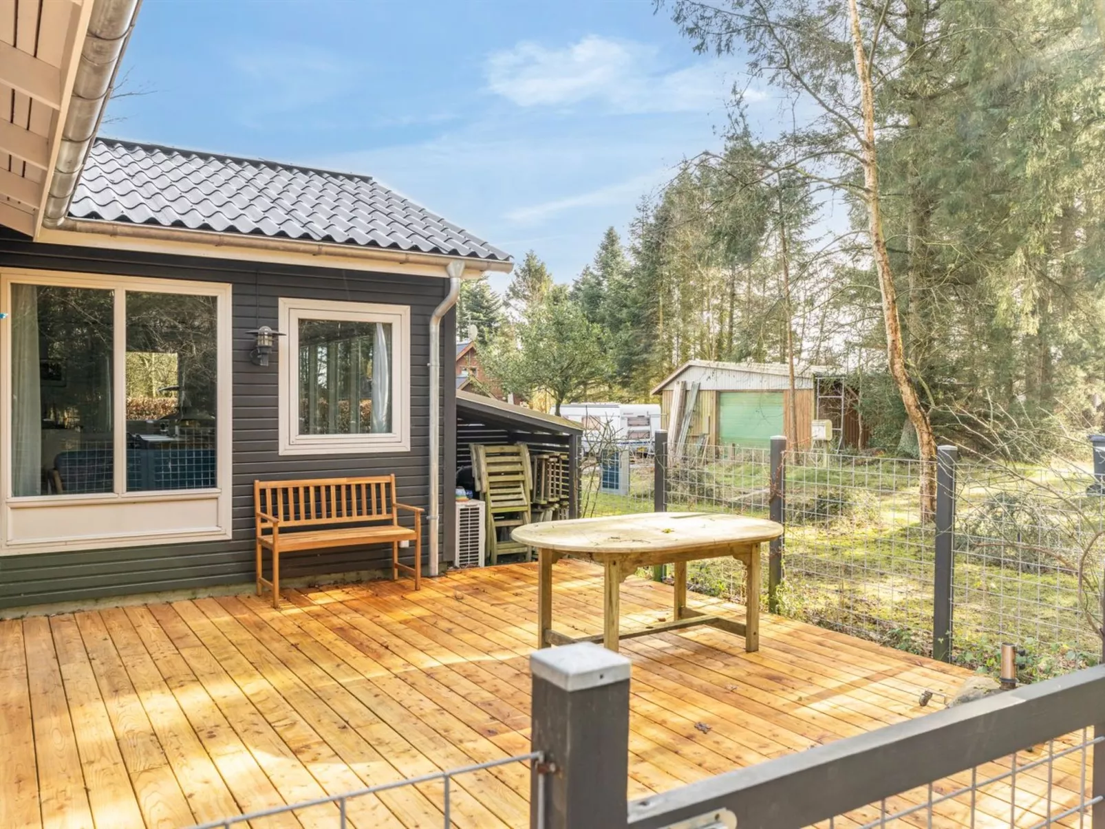 "Milan" - 250m to the fjord-Buiten