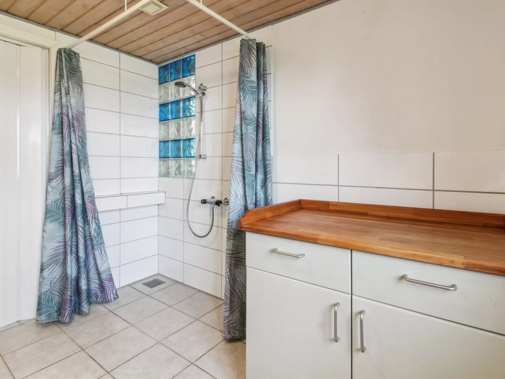 "Øvli" - 3.8km from the sea-Binnen