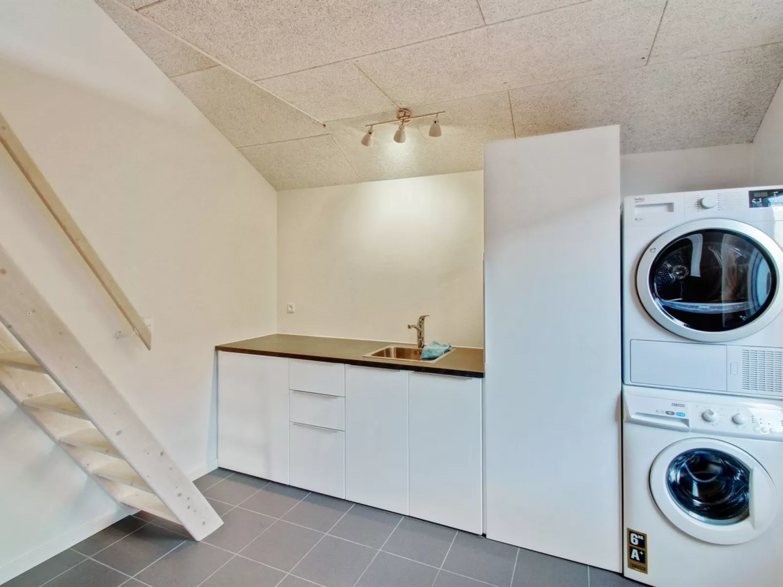 "Ethel" - 1.5km to the fjord-Binnen