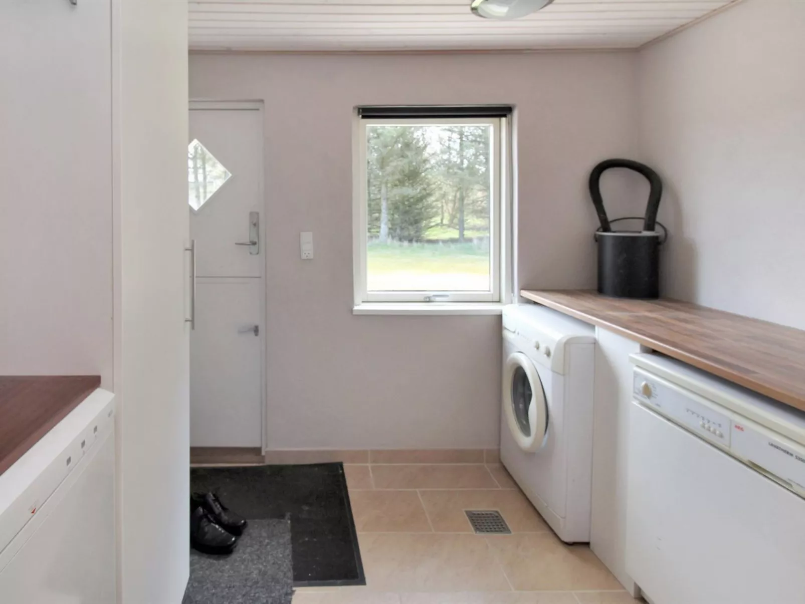 "Micaela" - 650m from the sea-Binnen