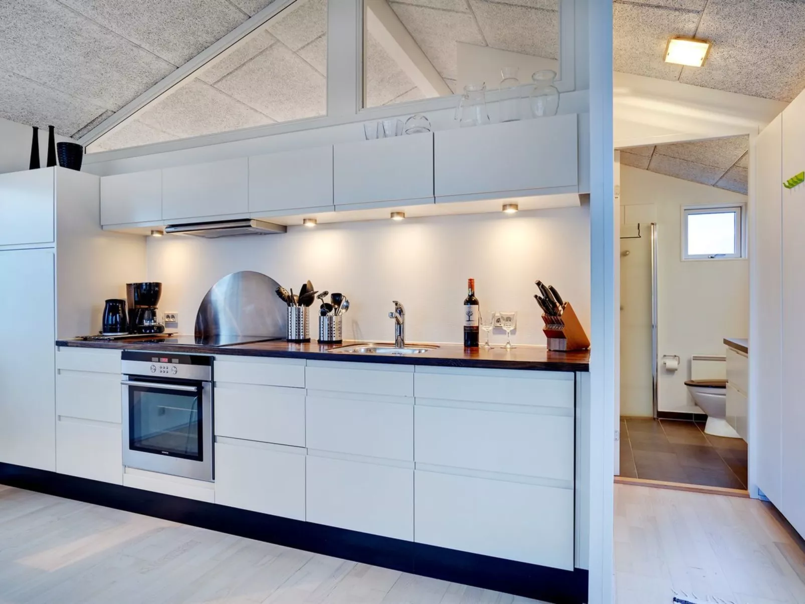 "Skade" - 75m from the sea-Binnen