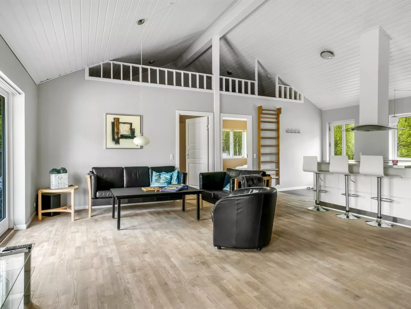 "Ellie" - 300m from the sea-Binnen