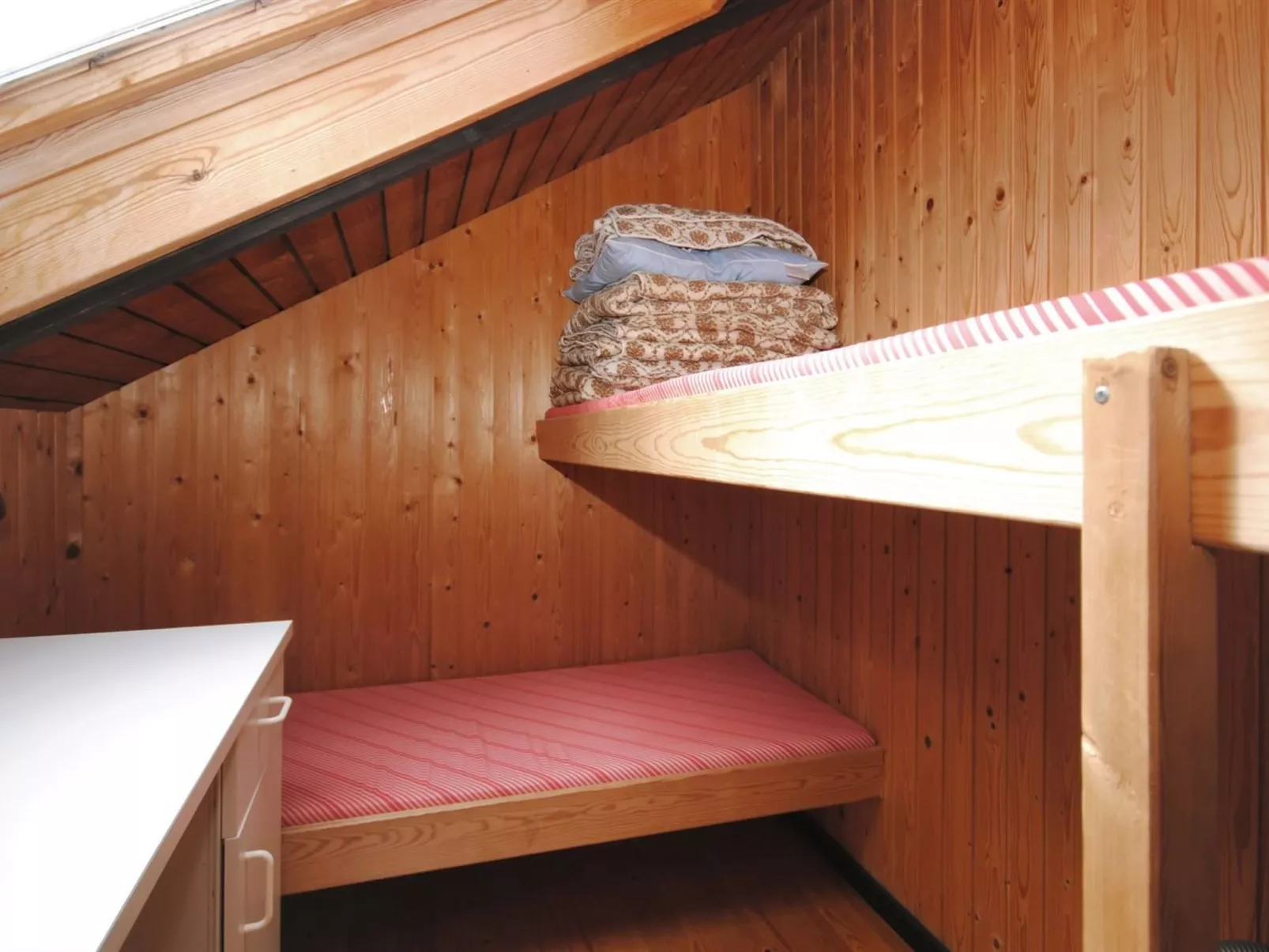 "Deni" - 4km from the sea-Binnen