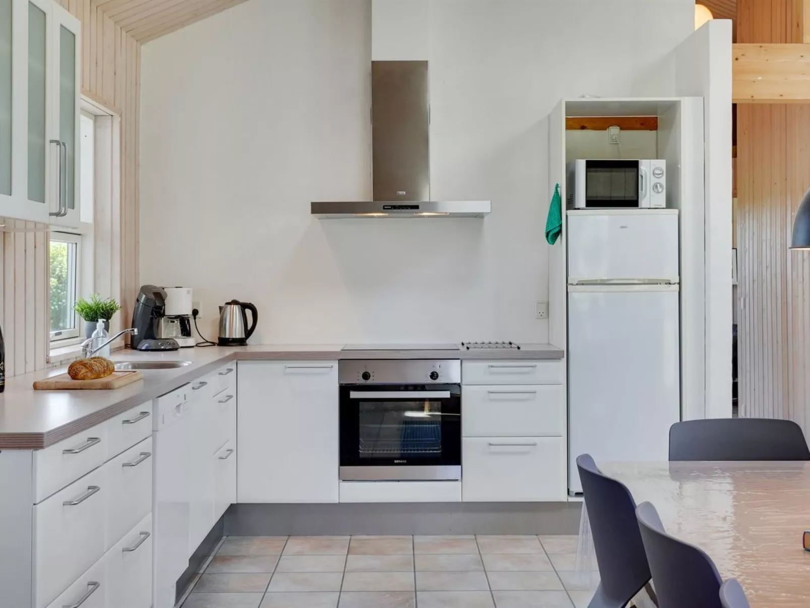 "Bitha" - 400m from the sea-Binnen