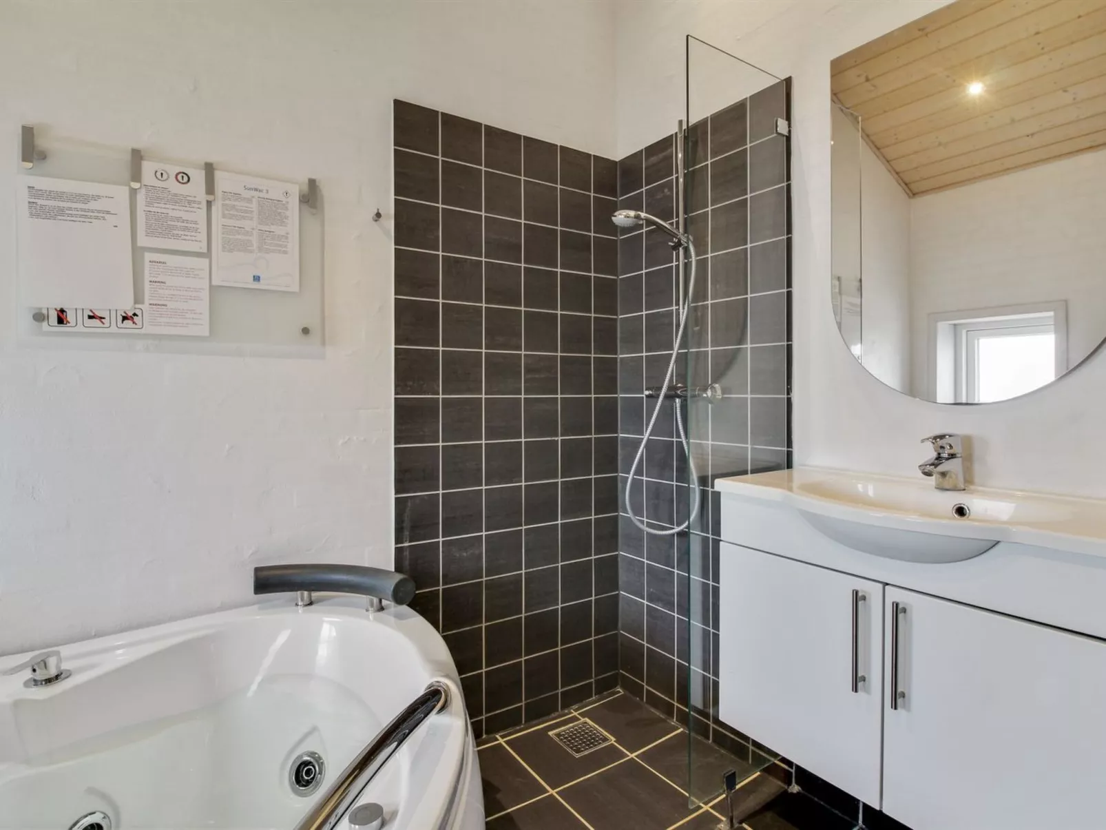 "Anett" - 400m from the sea-Binnen