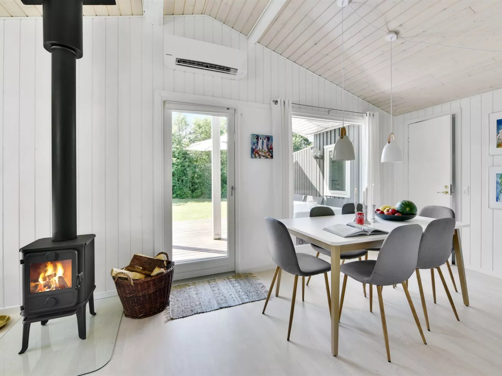 "Brune" - 30km from the sea-Binnen