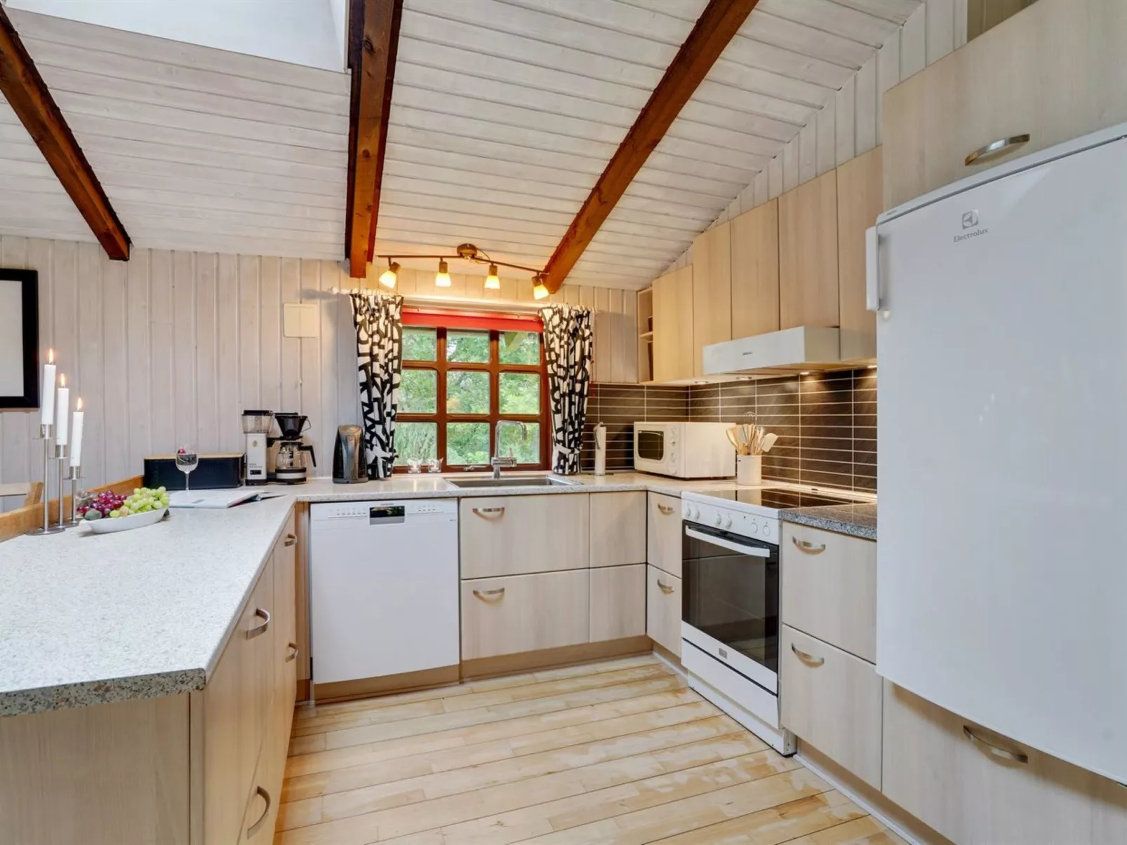 "Gail" - 400m to the fjord-Binnen