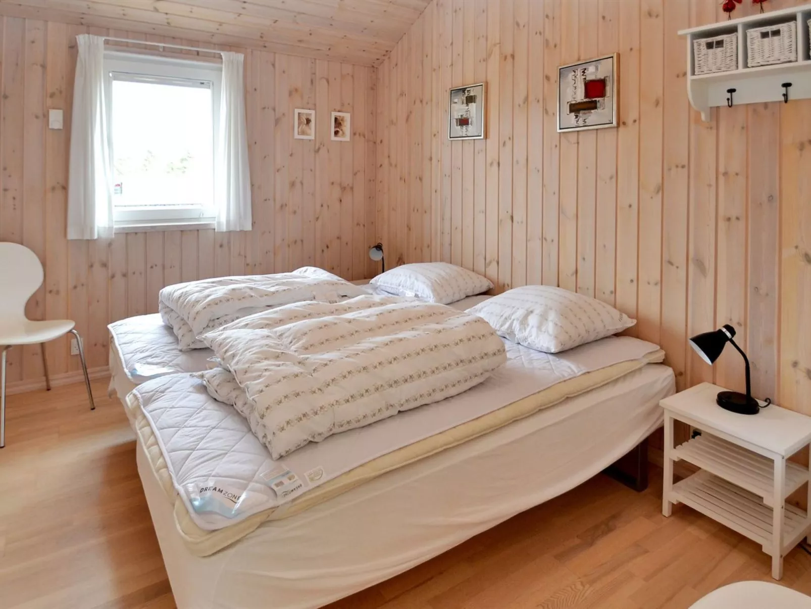 "Huno" - 400m from the sea-Binnen