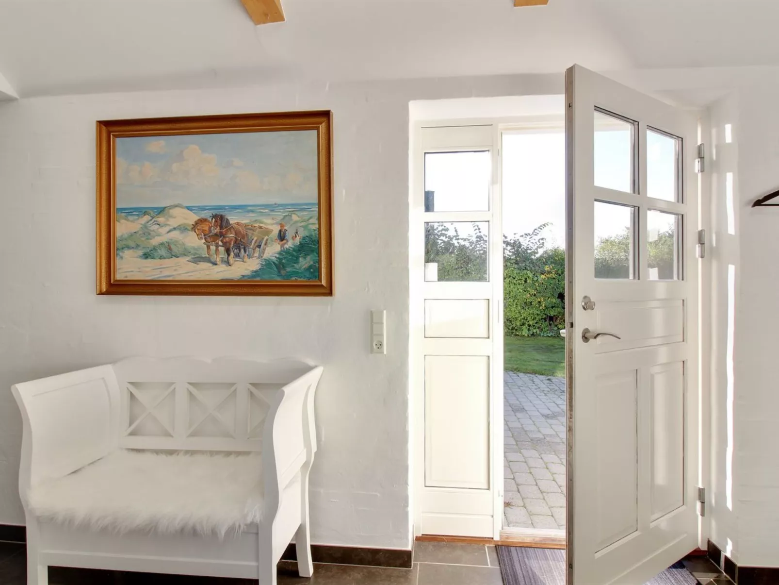 "Iara" - 6km from the sea-Binnen