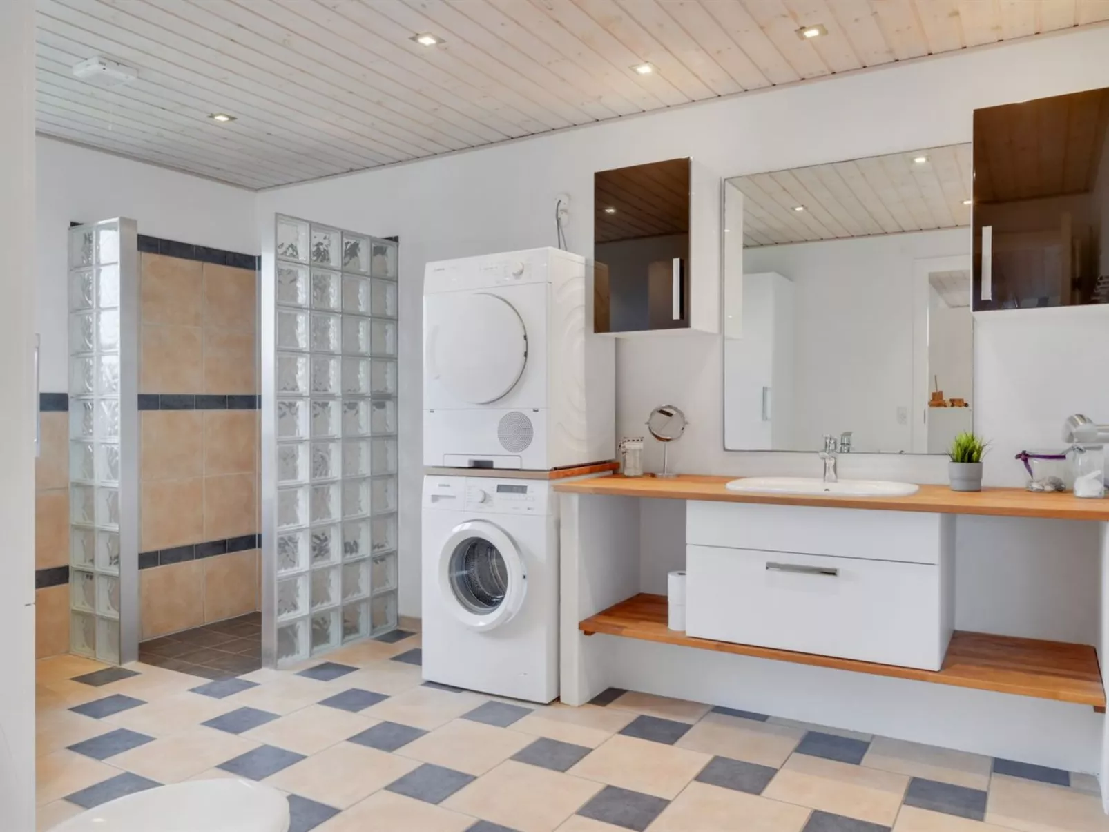 "Annesophie" - 300m to the fjord-Binnen