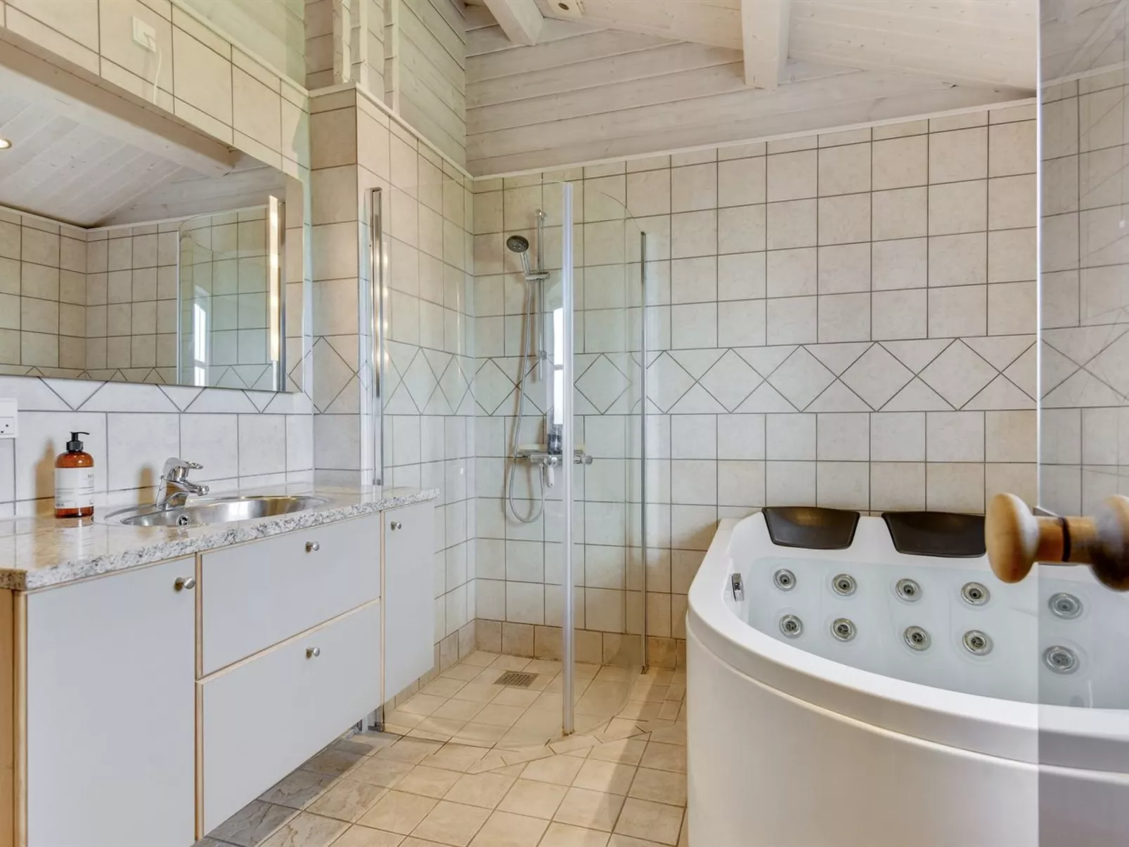 "Ruusu" - 300m from the sea-Binnen