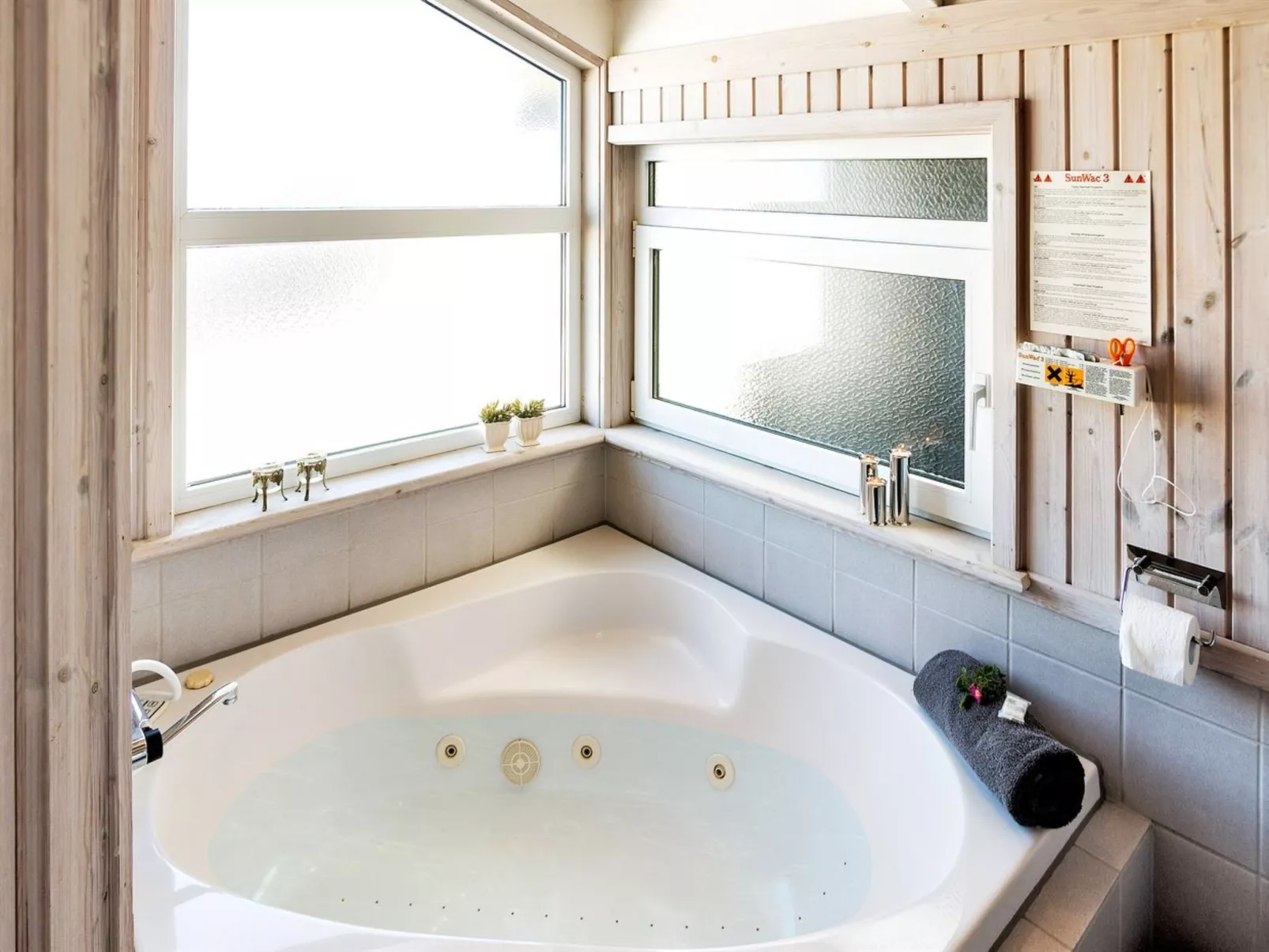 "Elvie" - 200m from the sea-Binnen