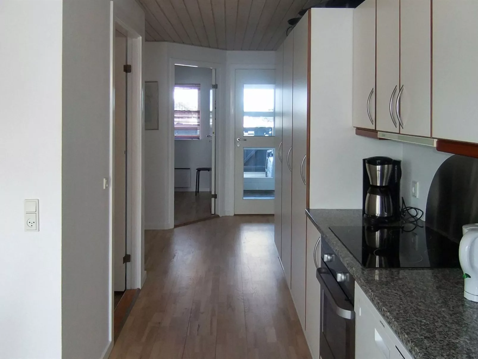 "Knud" - 2m from the sea-Binnen