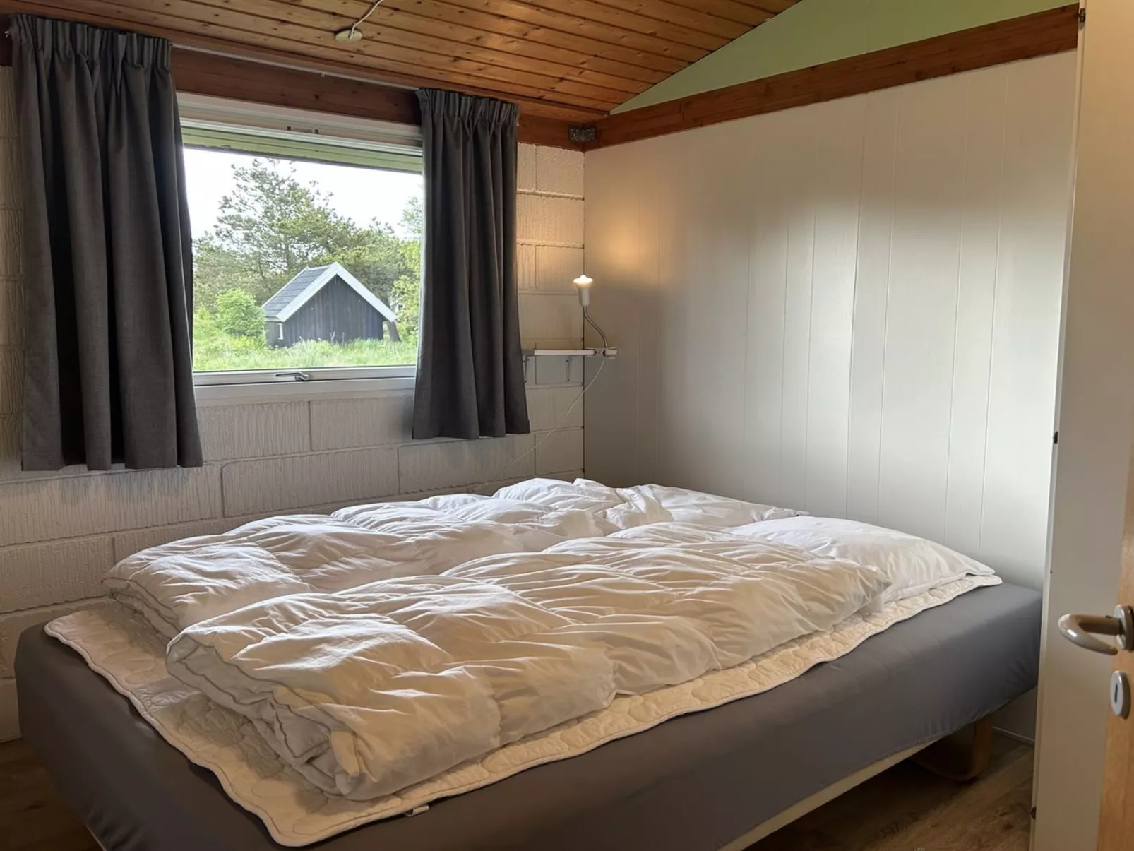 "Agna" - 700m to the fjord-Binnen