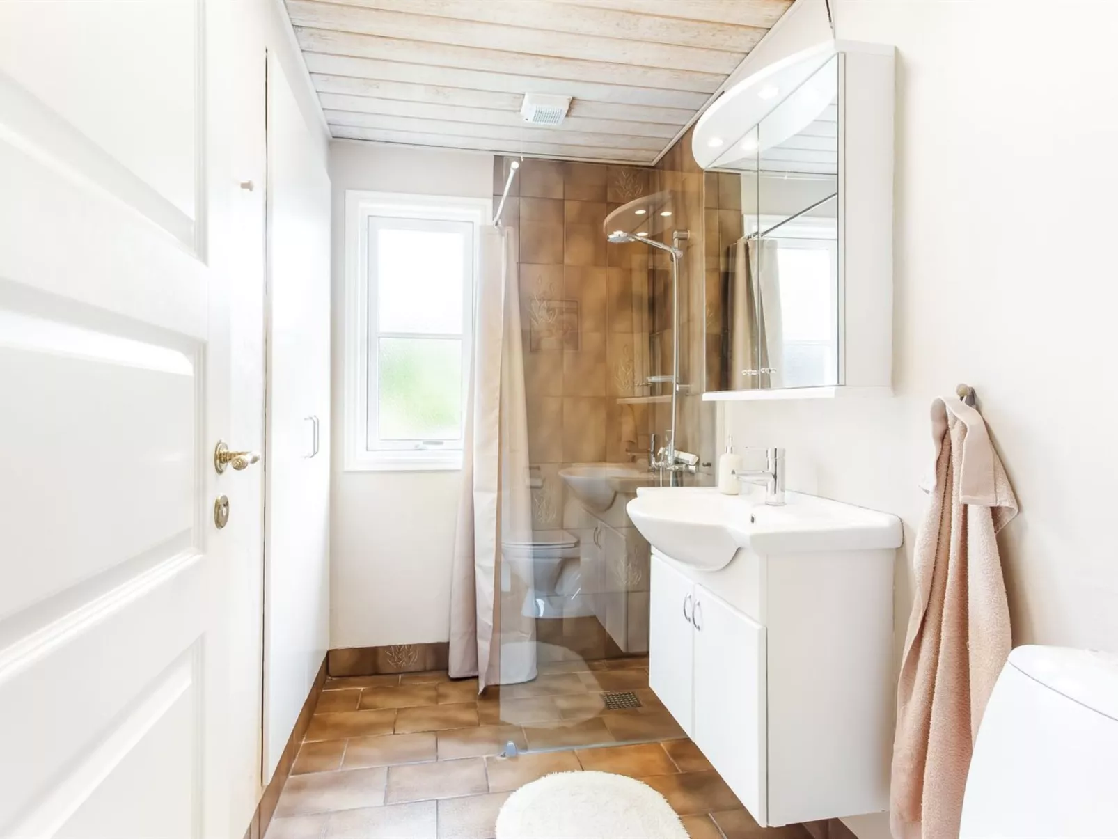 "Esalina" -  from the sea-Binnen