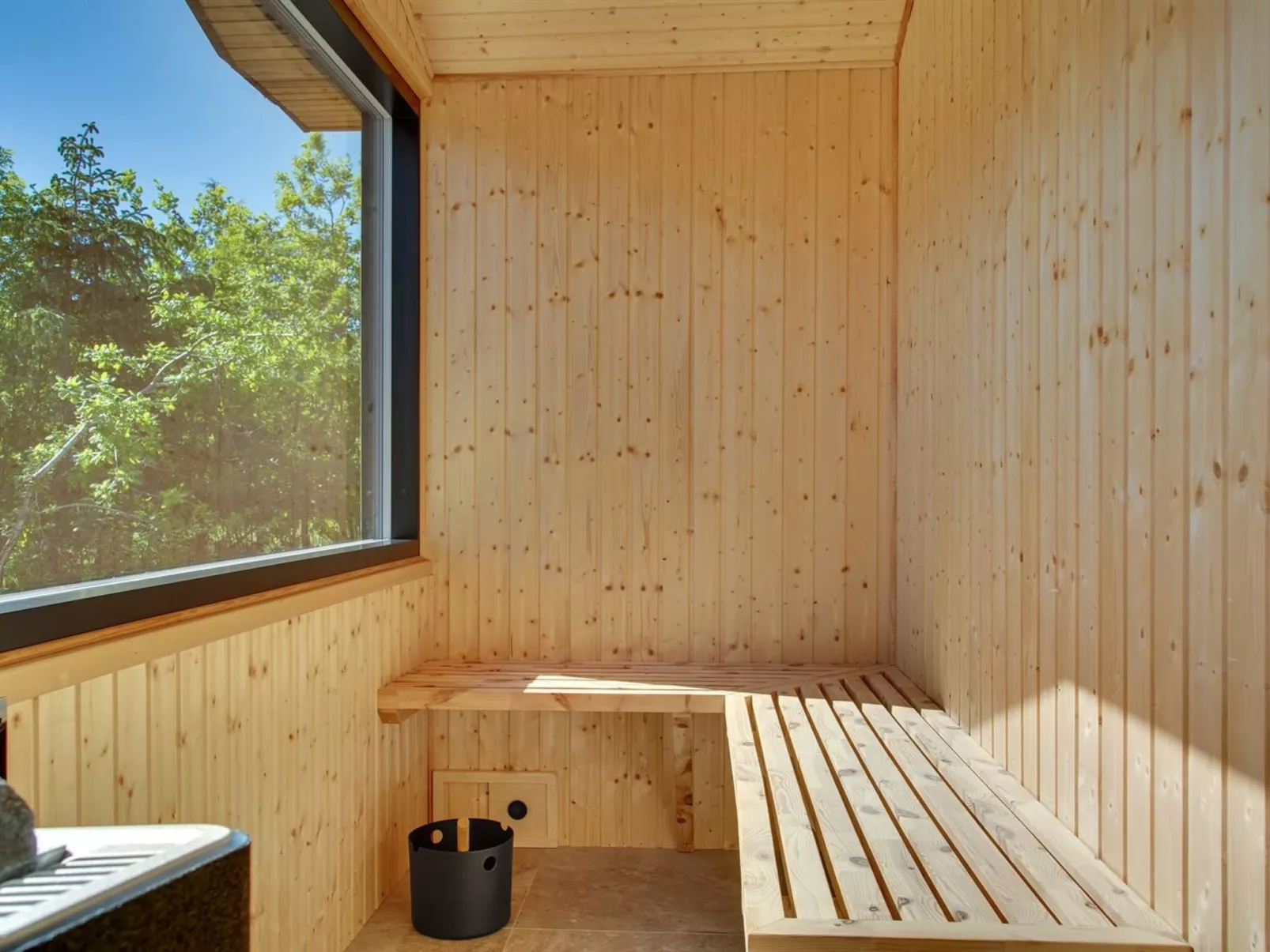 "Ileana" -  from the sea-Binnen