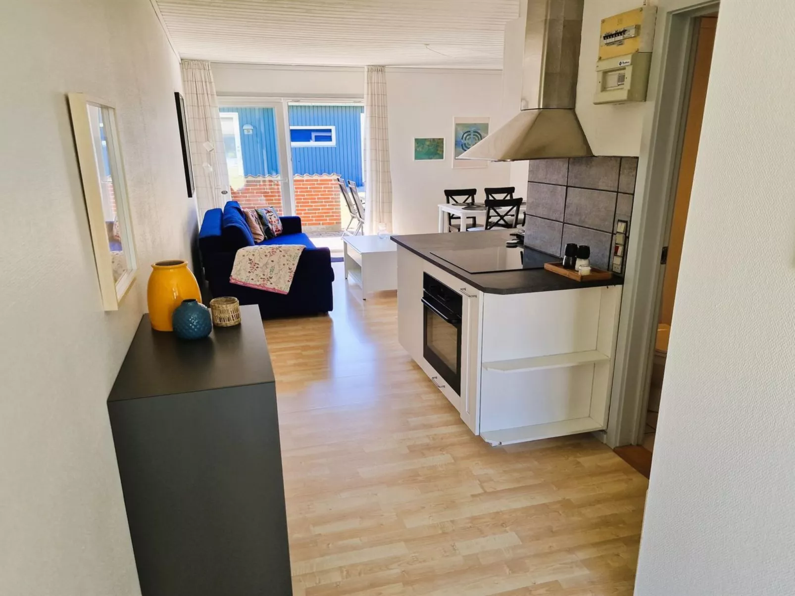 "Emira" - 50m from the sea-Binnen