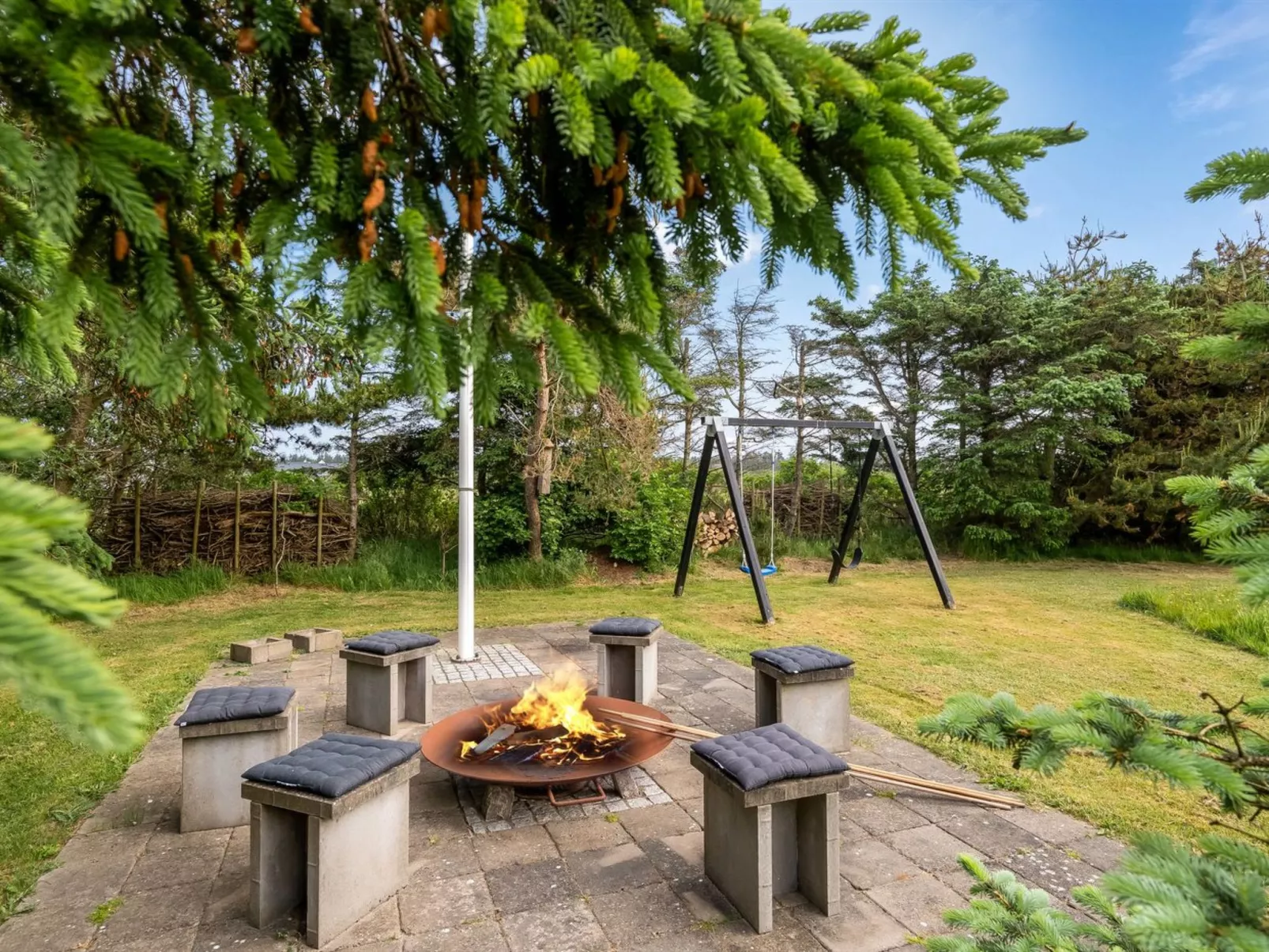 "Sölva" - 750m from the sea-Buiten