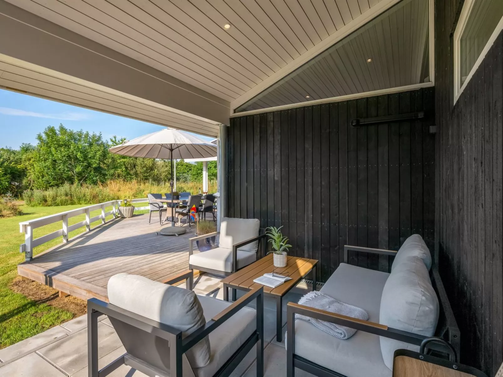 "Sviðandi" - 1.5km from the sea-Buiten