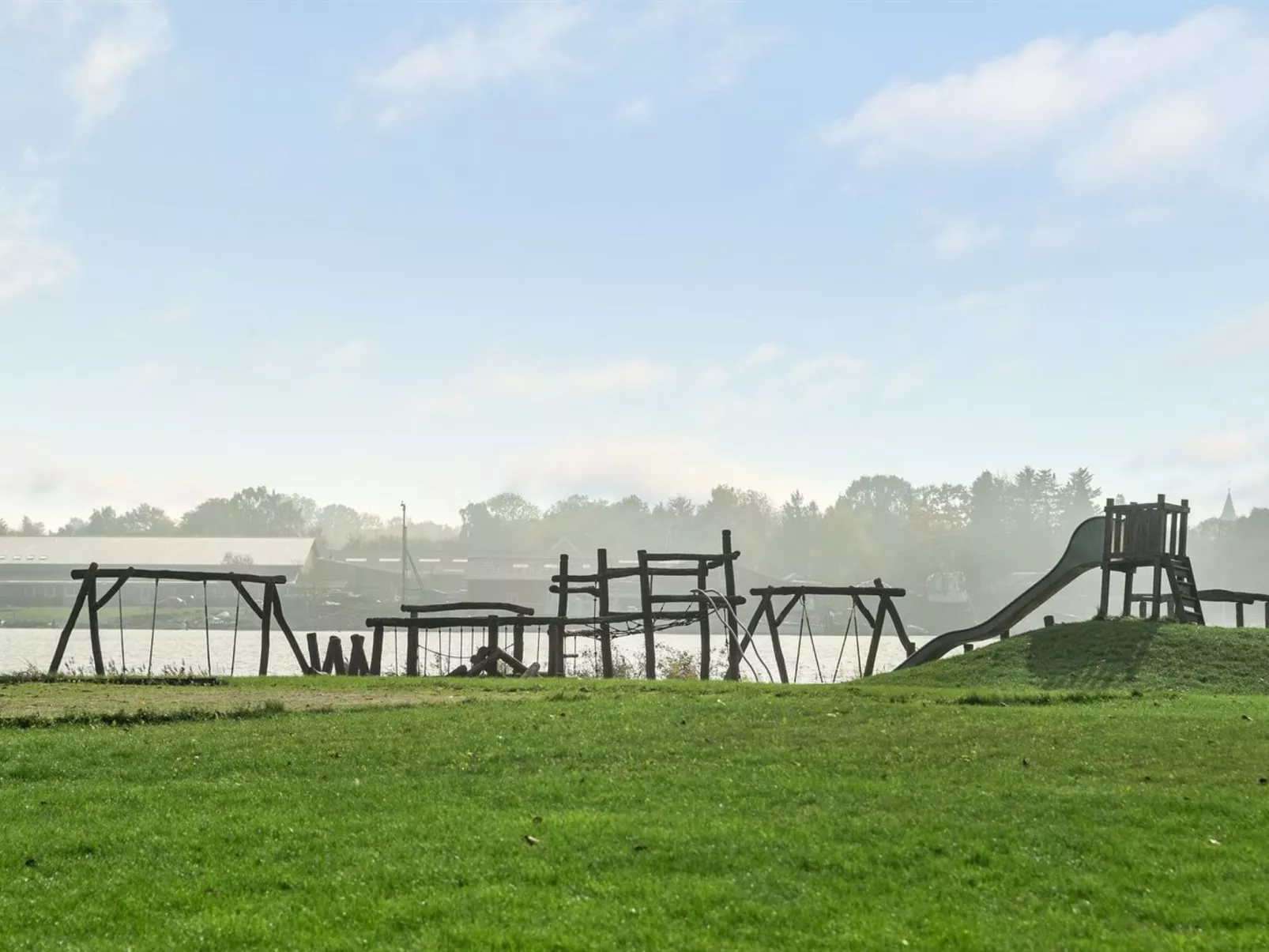 "Babette" - 75m to the fjord-Buiten