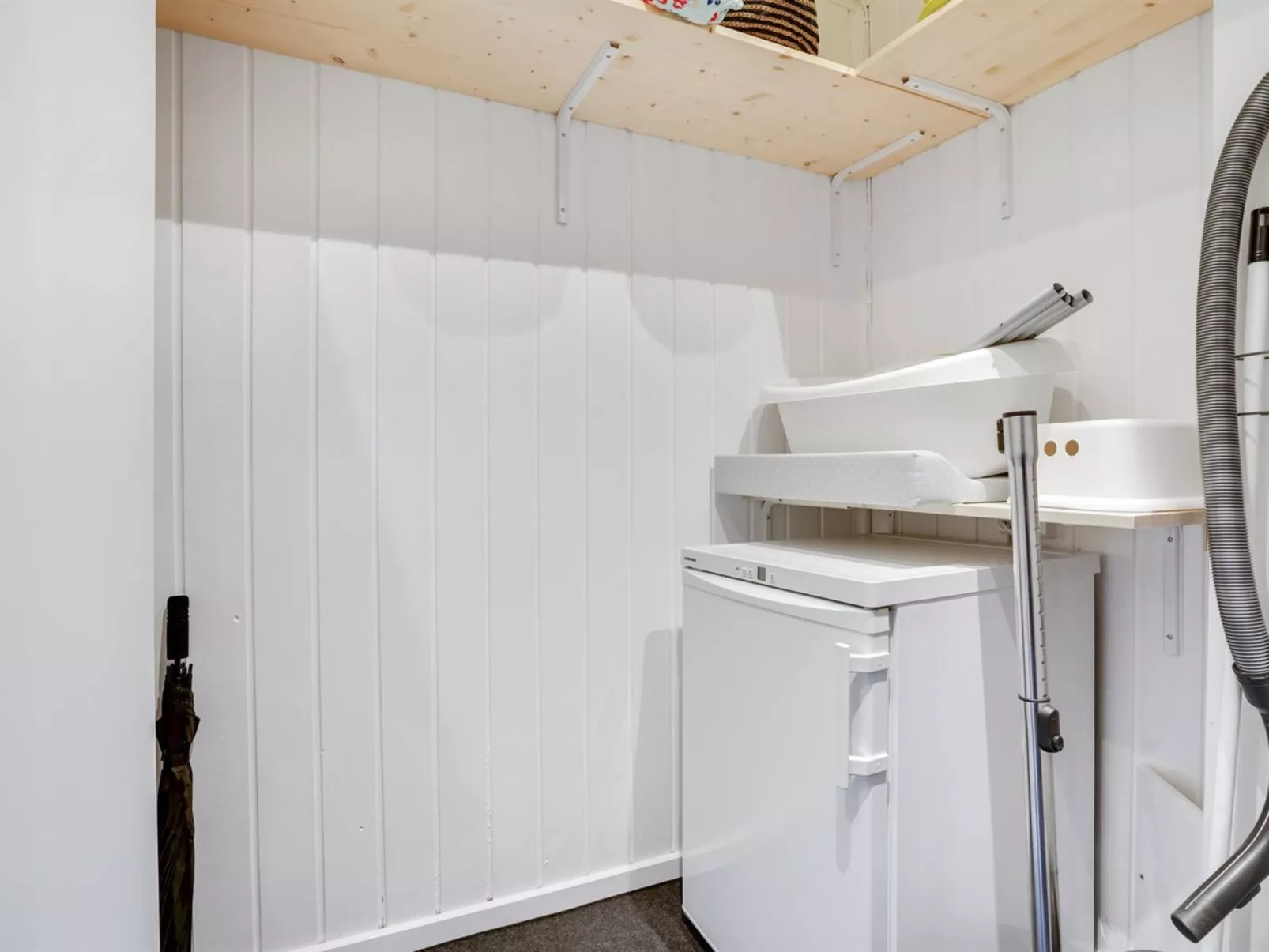 "Jaskirt" - 125m from the sea-Binnen