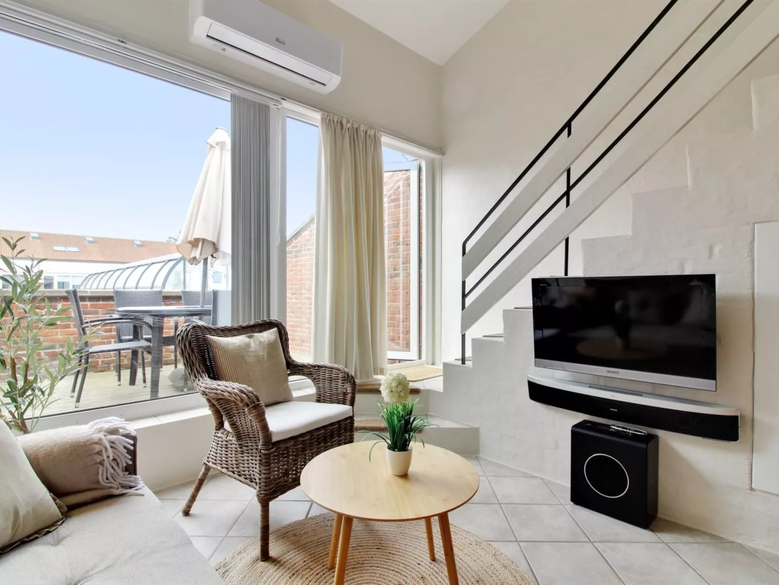 "Ulpu" - 500m from the sea-Binnen