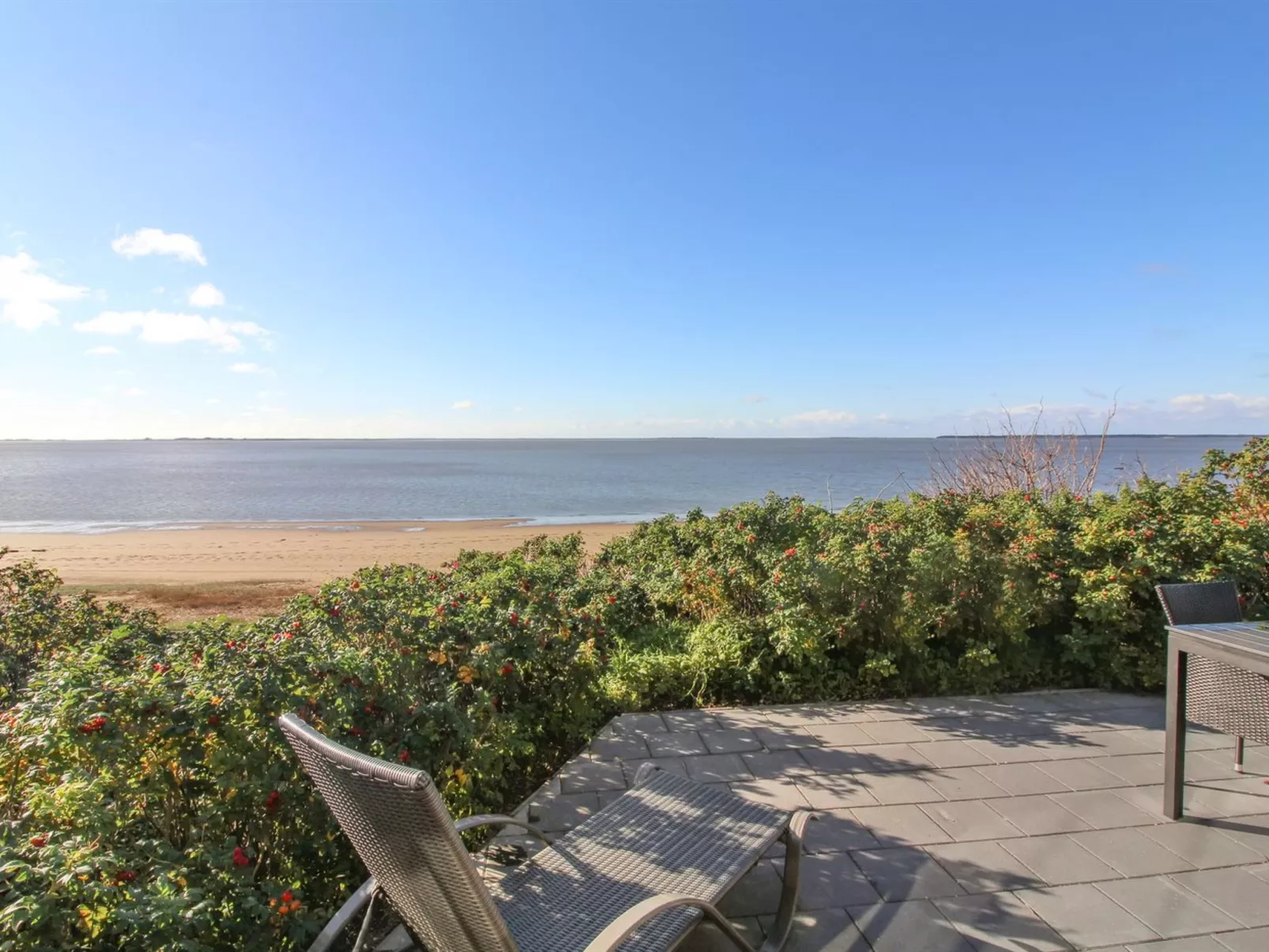 "Erno" - 20m from the sea-Buiten