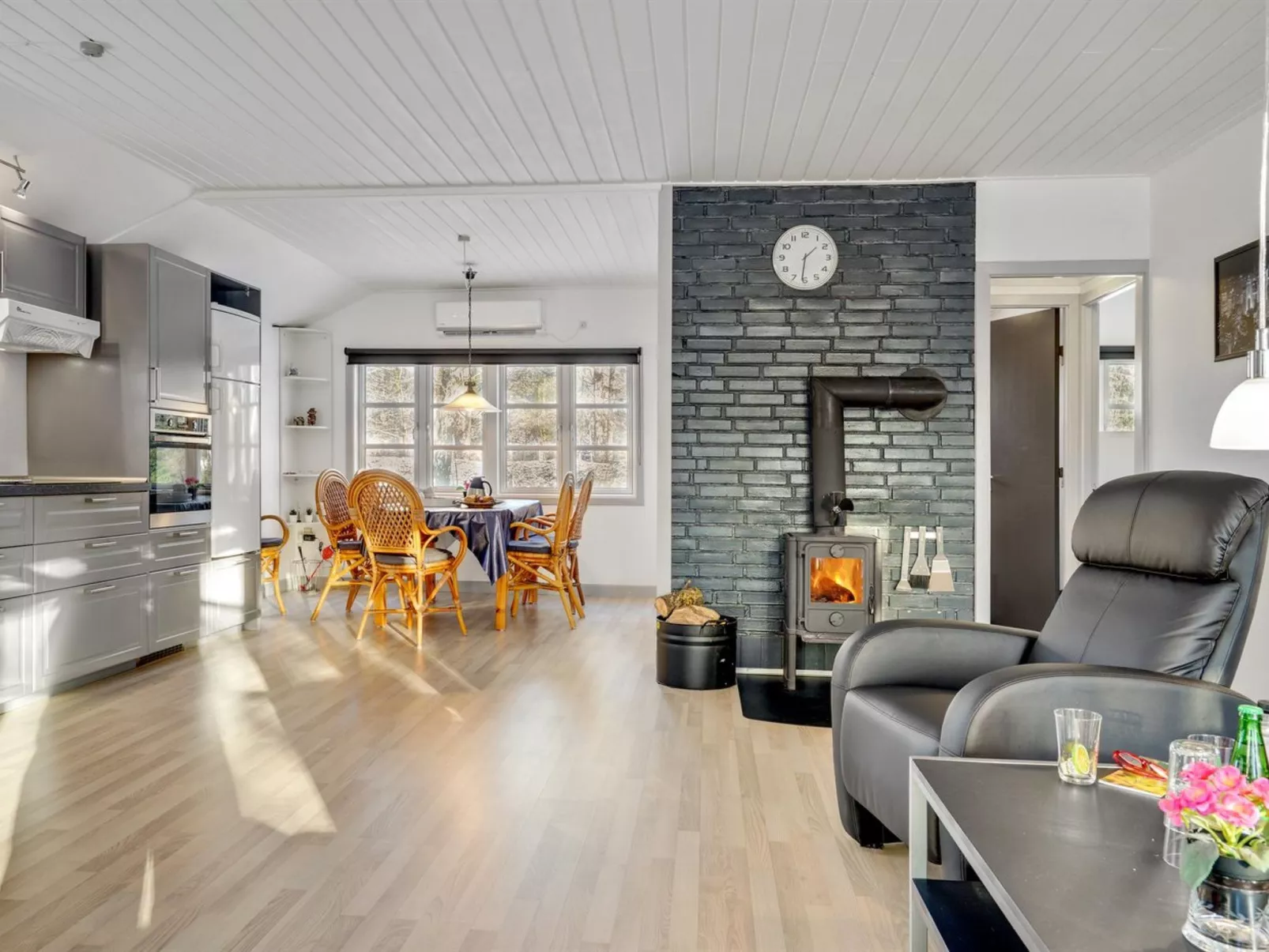 "Agneta" - 750m from the sea-Binnen